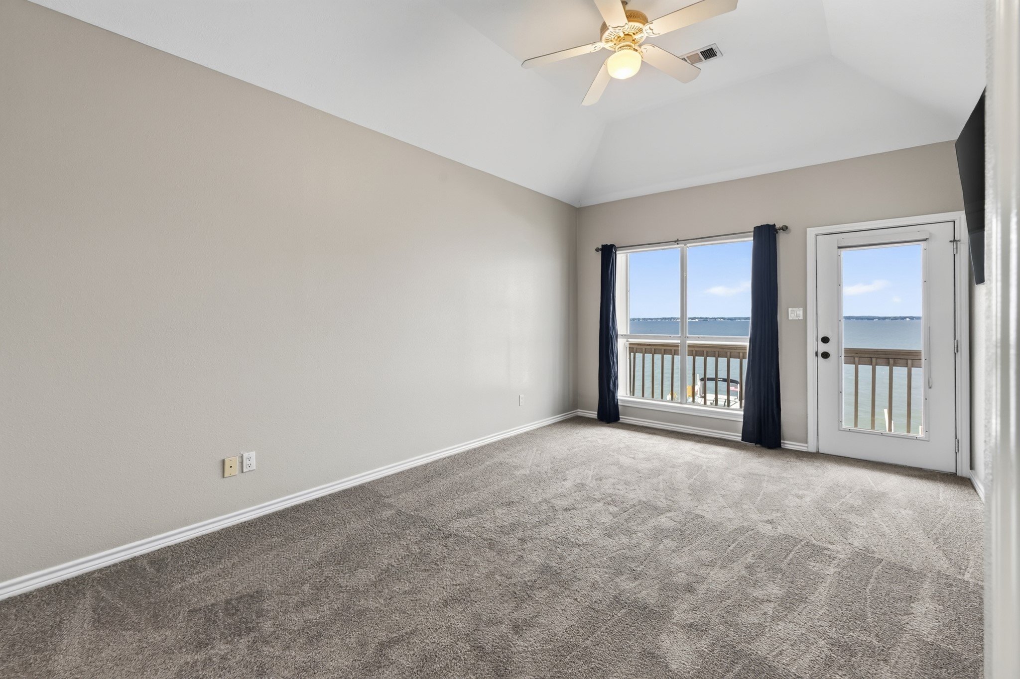 6 Regency Point Property Photo 28
