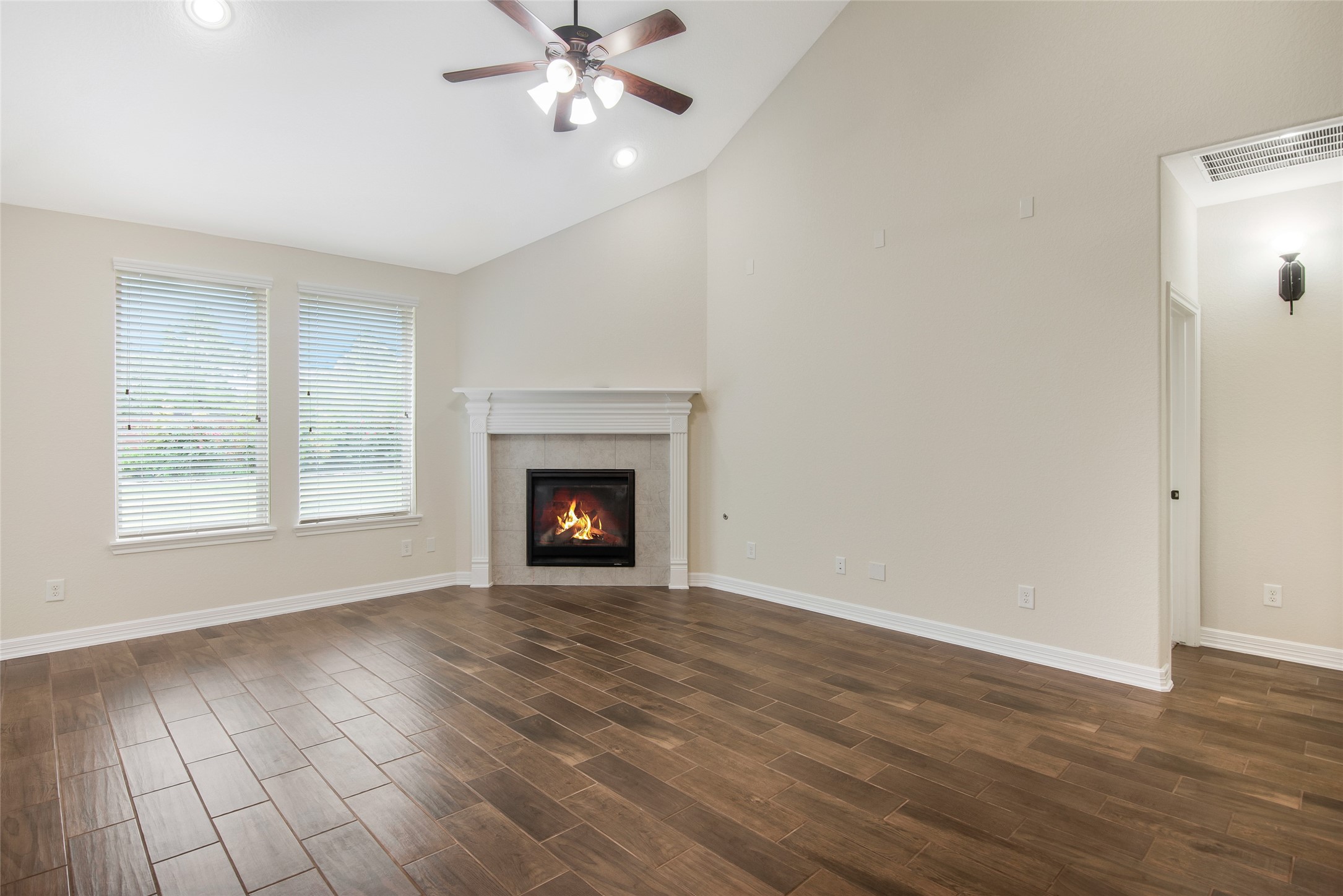 10823 Paula Bluff Lane Property Photo 16