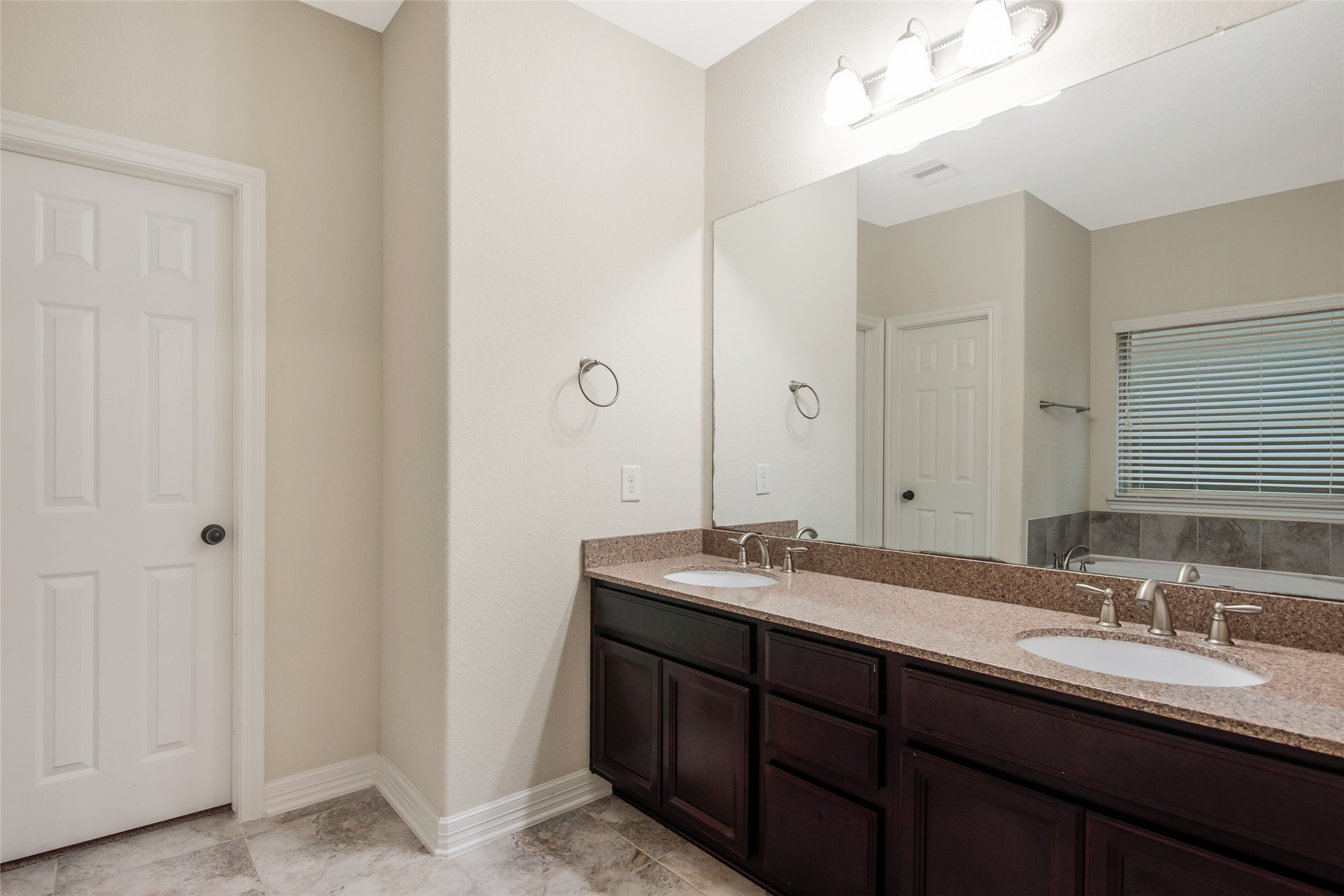 10823 Paula Bluff Lane Property Photo 22