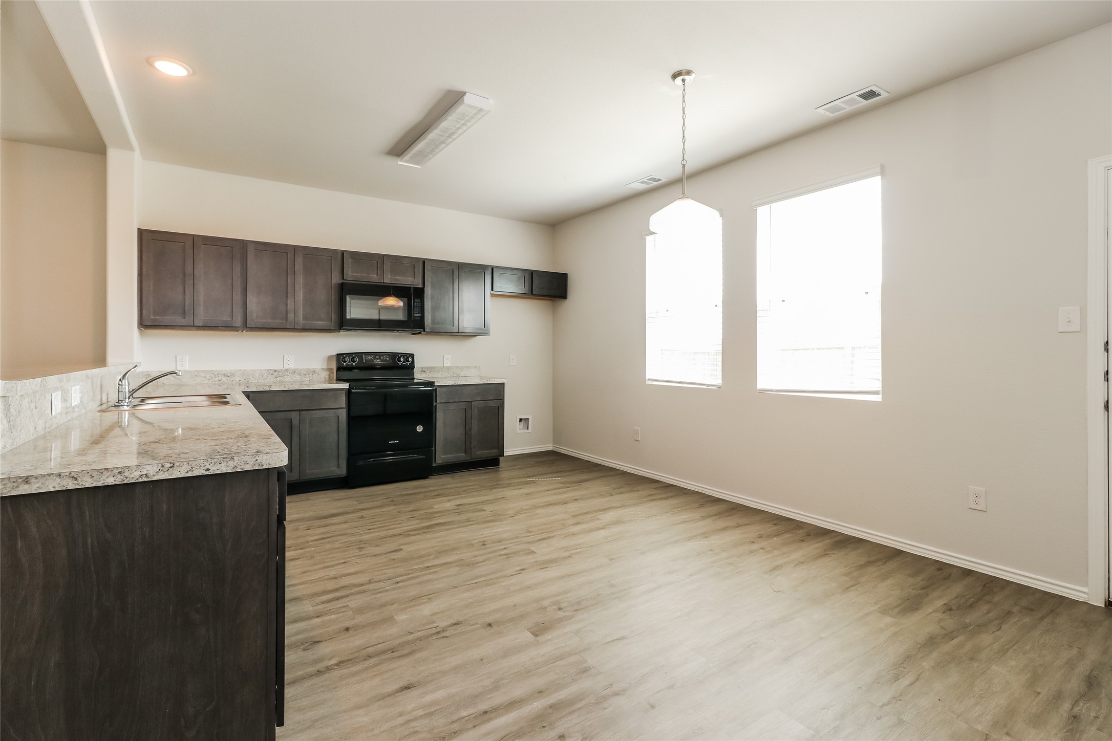 21650 Mamba Way Property Photo 5