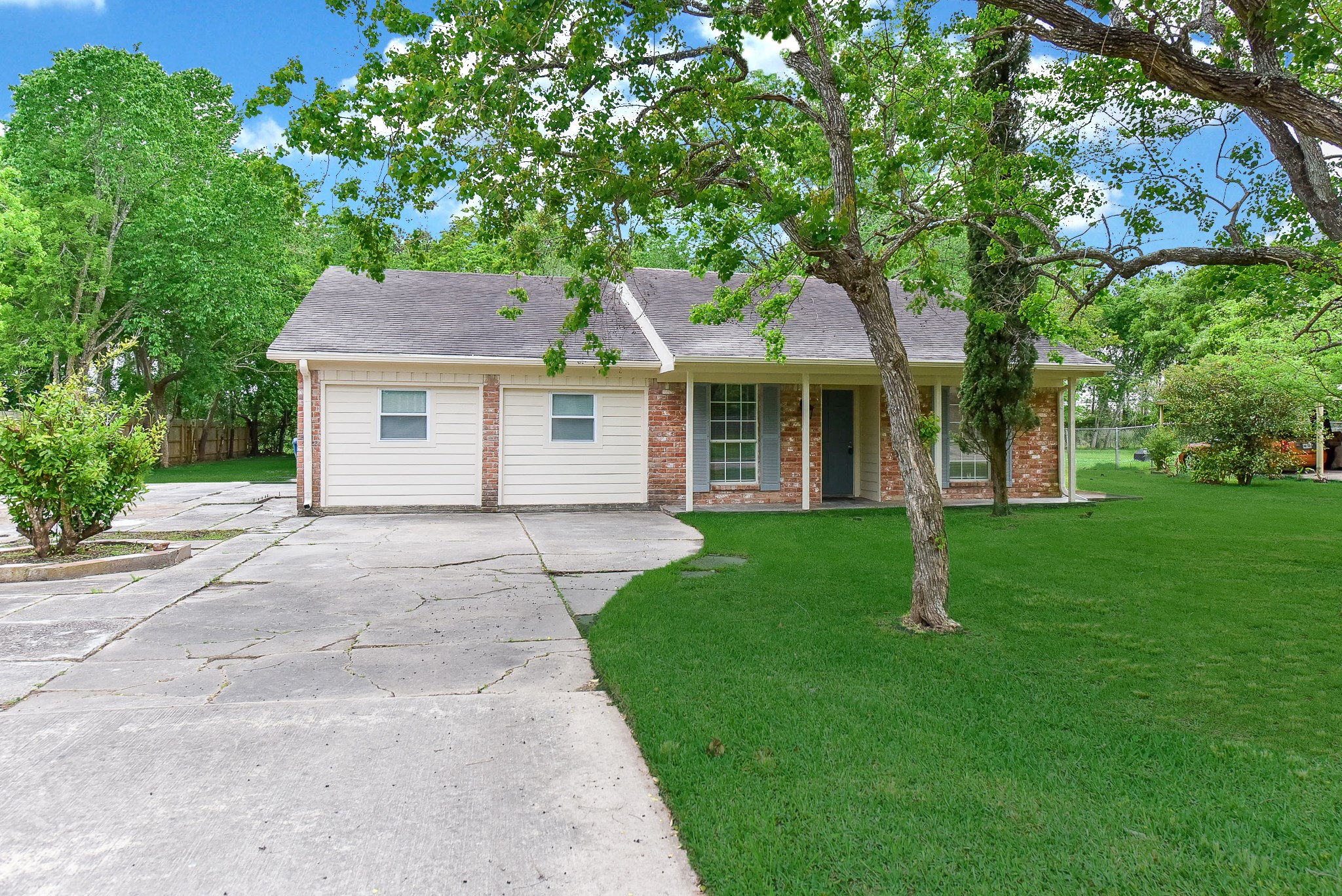 18610 Anne Drive Property Photo 2