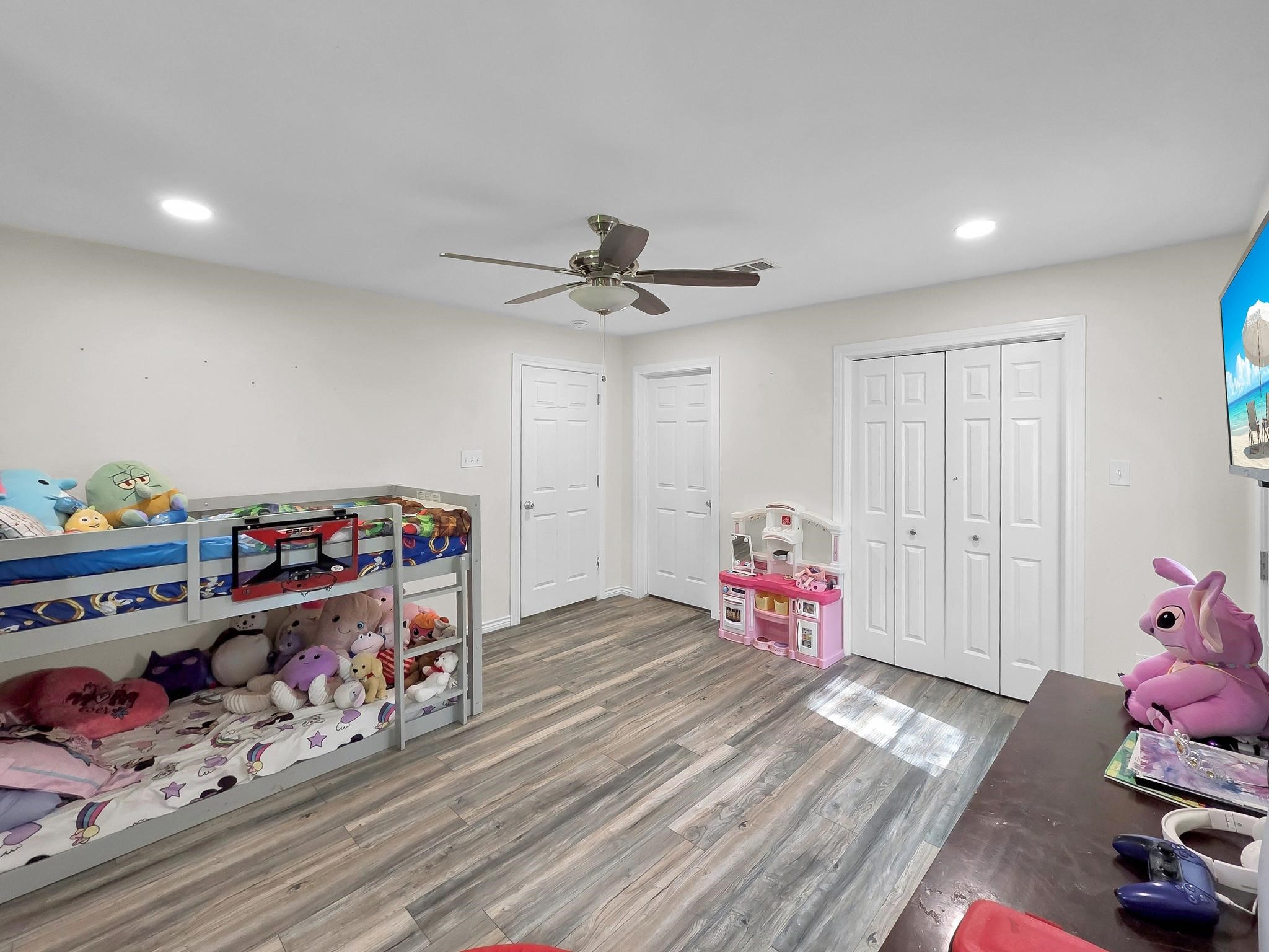 1255 E Pineshadows Drive Property Photo 8