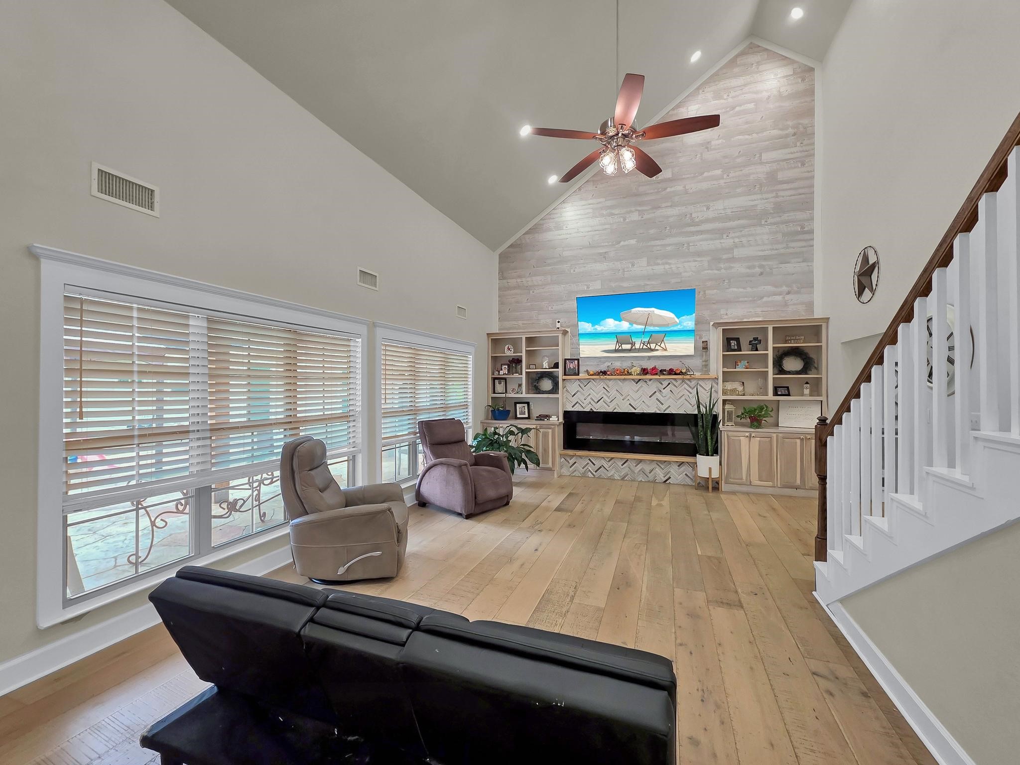1255 E Pineshadows Drive Property Photo 13