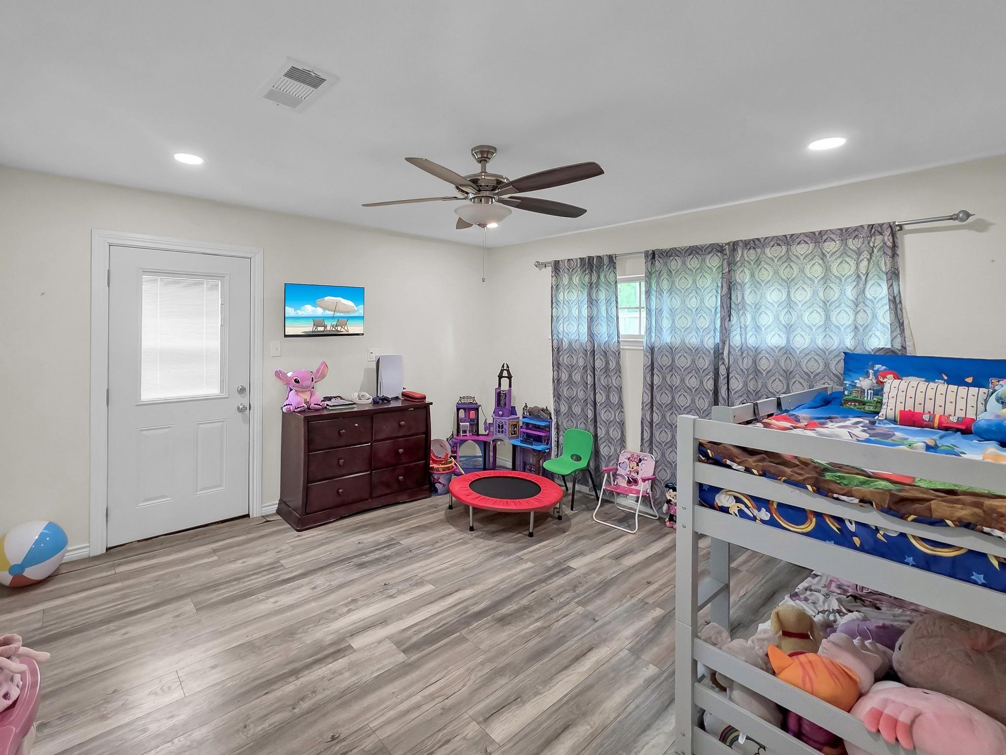 1255 E Pineshadows Drive Property Photo 19