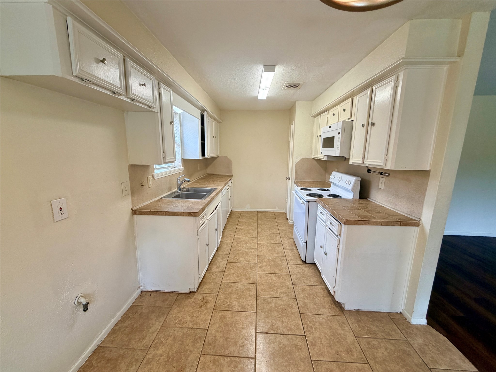 15811 Nutcracker Court Property Photo 2