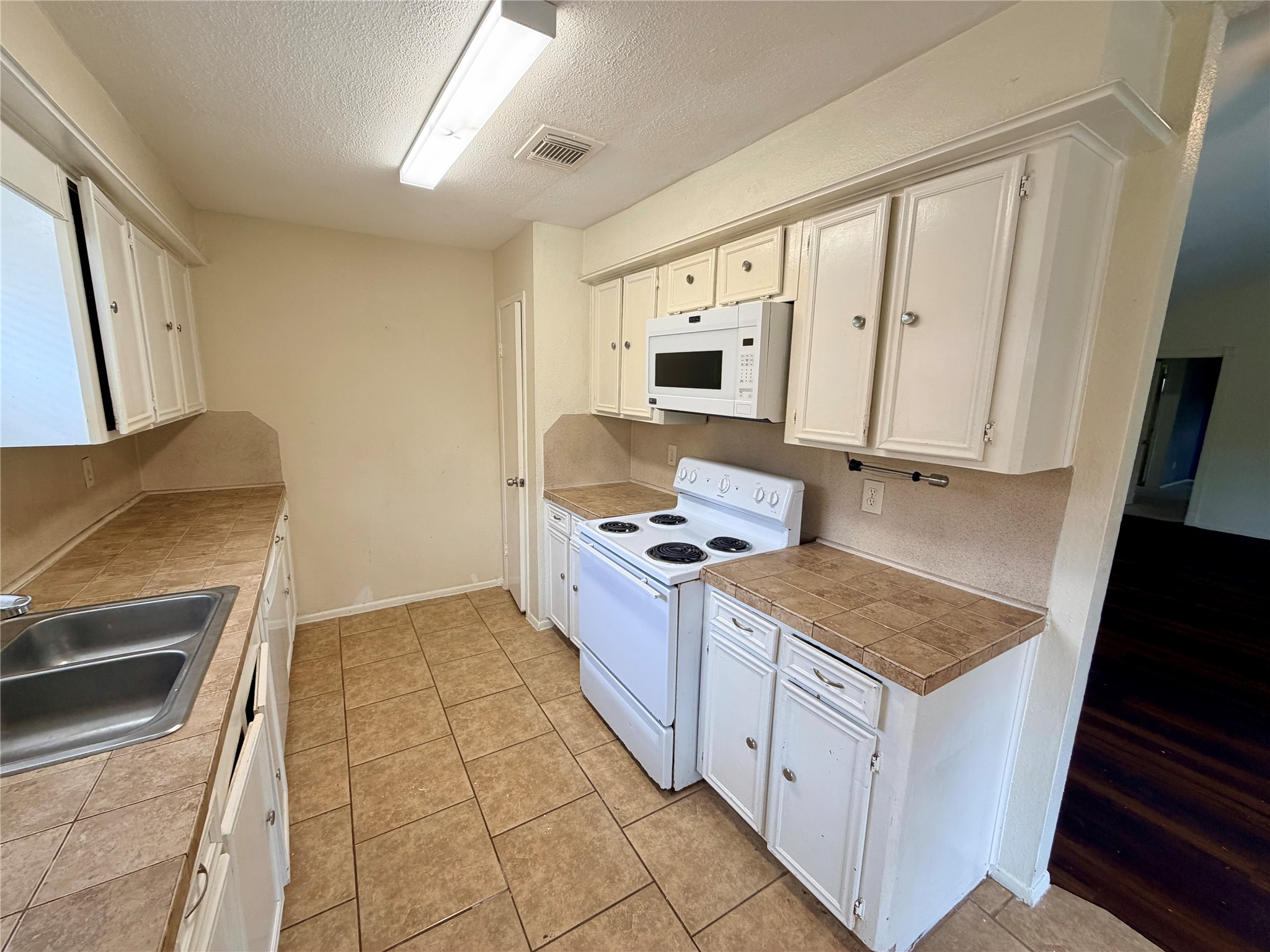 15811 Nutcracker Court Property Photo 4