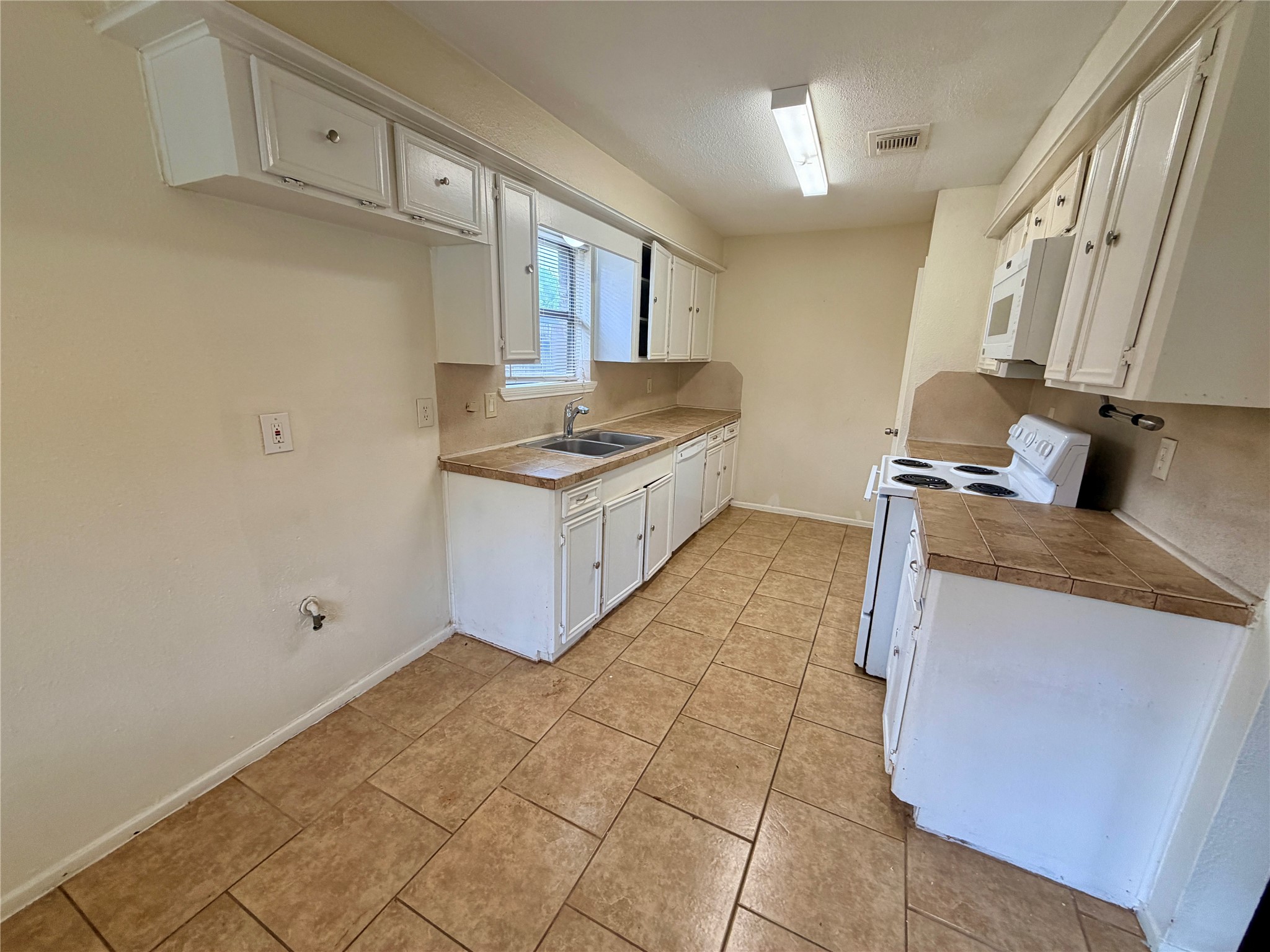 15811 Nutcracker Court Property Photo 7