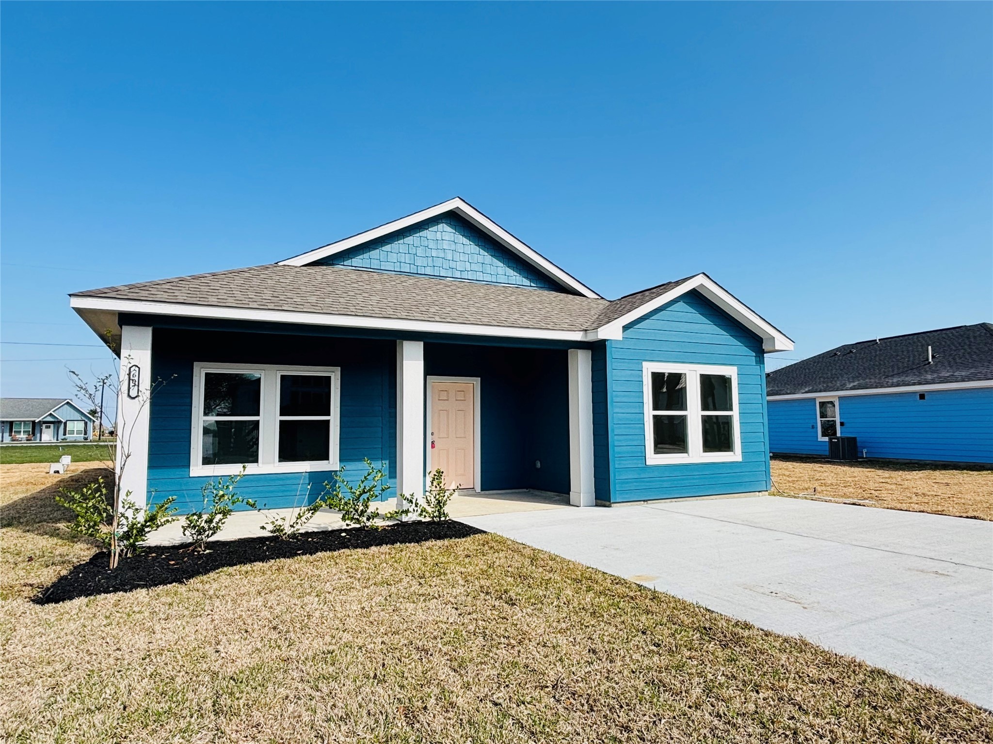 607 W Bayshore Drive Property Photo 1
