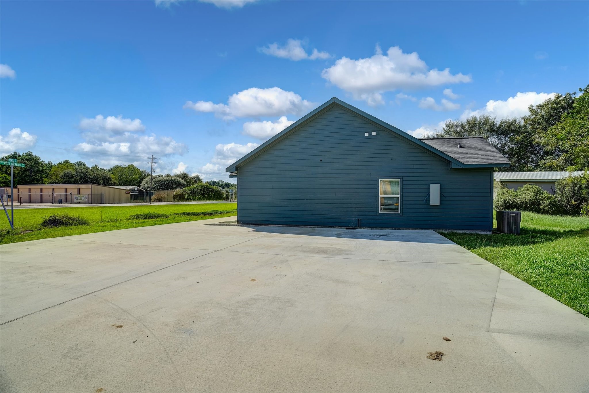 1318 Stowell Street Property Photo 9