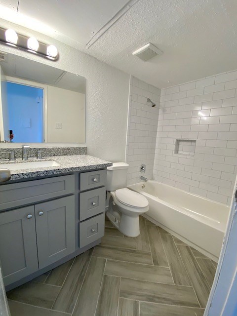 3900 Woodchase Drive 111 Property Photo 6