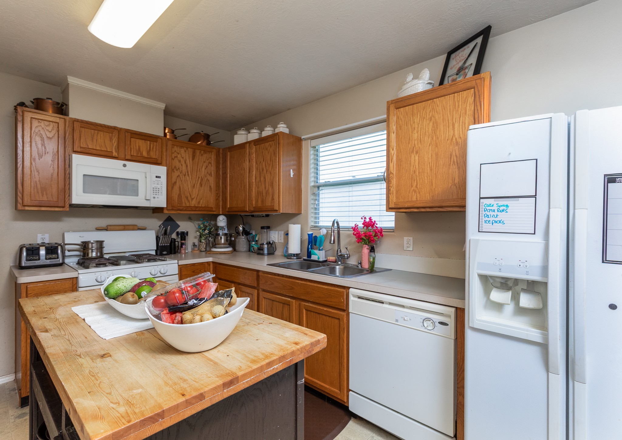 24027 Kingbriar Drive Property Photo 5