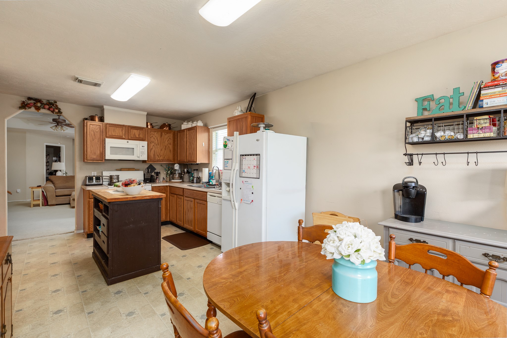 24027 Kingbriar Drive Property Photo 7