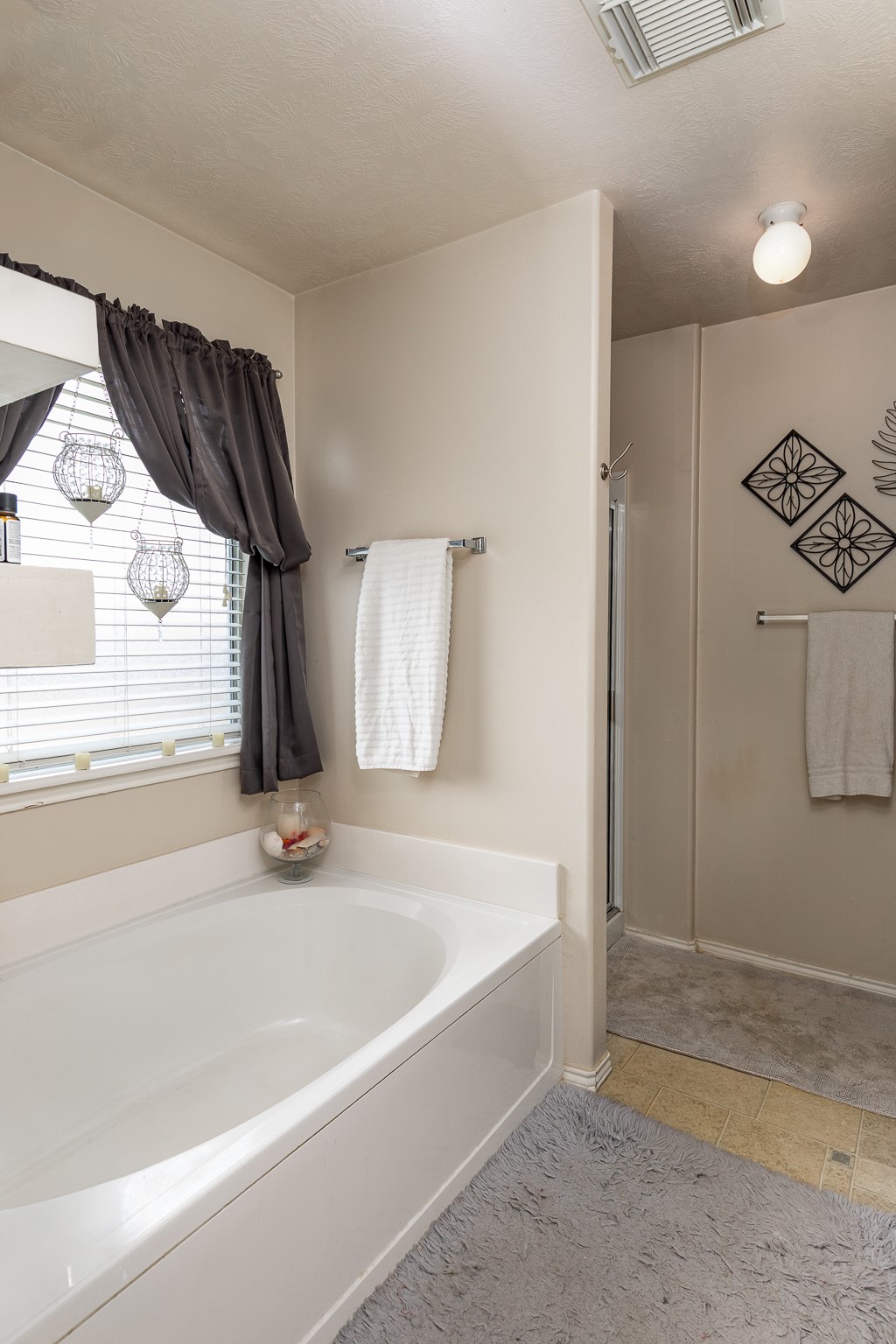 24027 Kingbriar Drive Property Photo 12