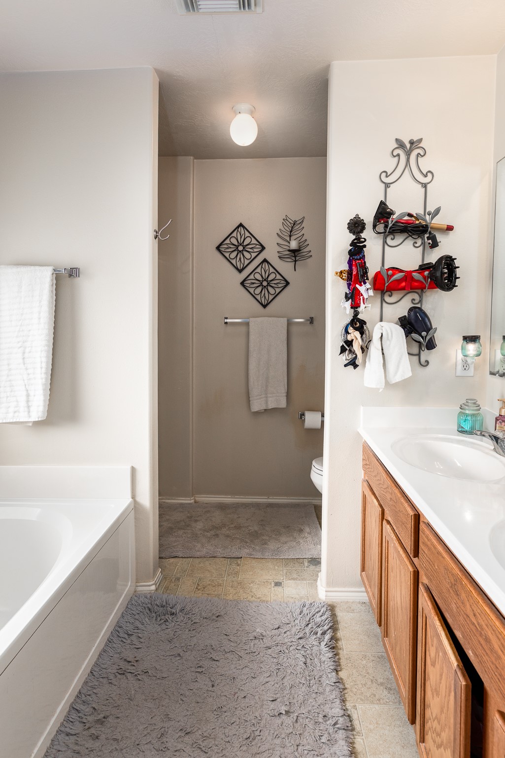 24027 Kingbriar Drive Property Photo 13