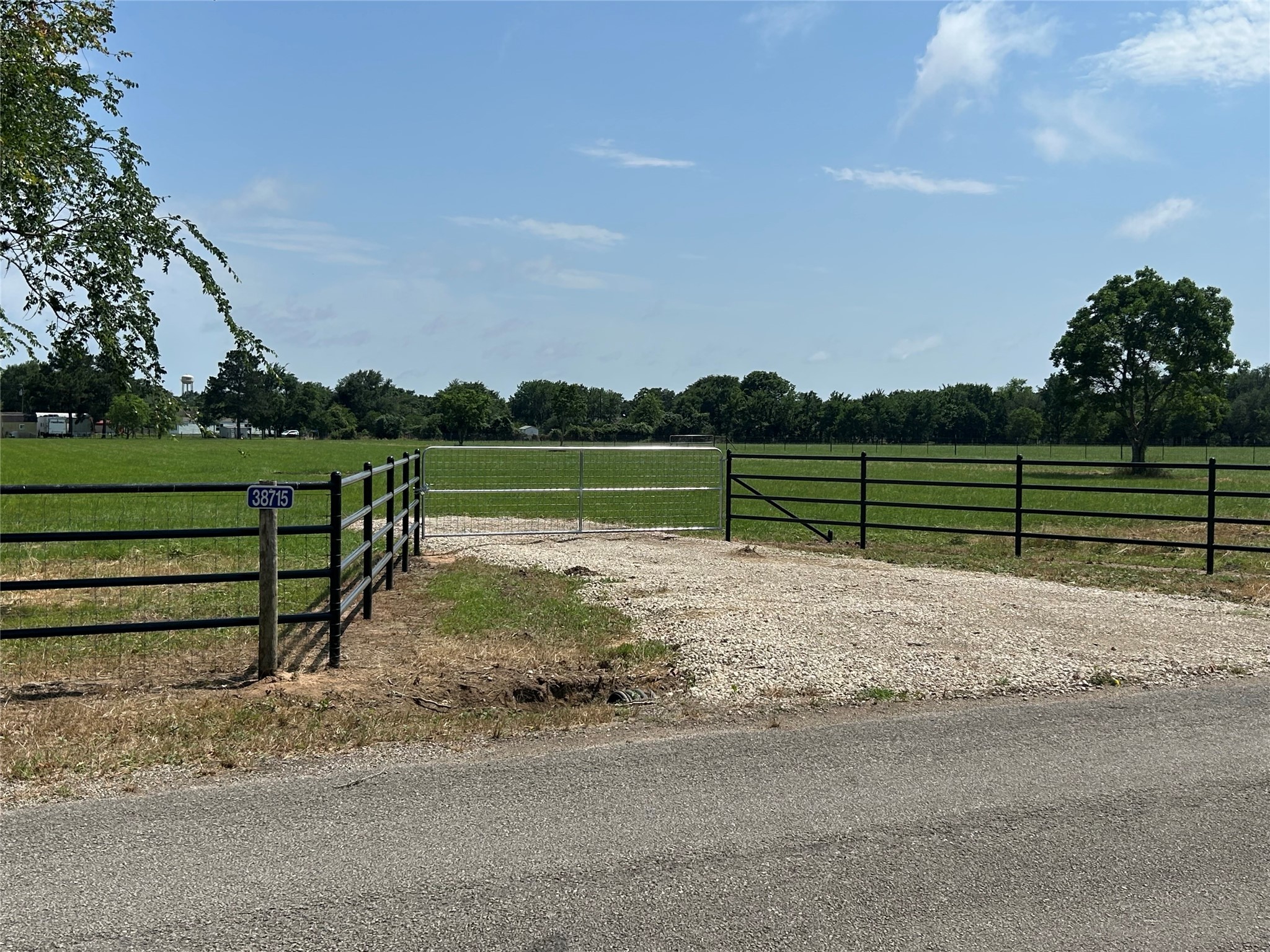 38715 Wiggins Road Property Photo 3