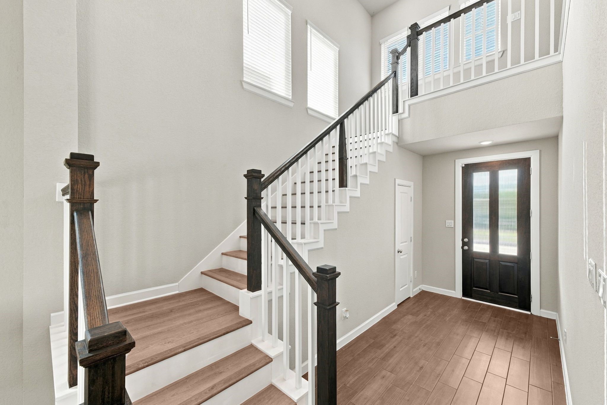 27022 Brighton Valley Way Sw Property Photo 8