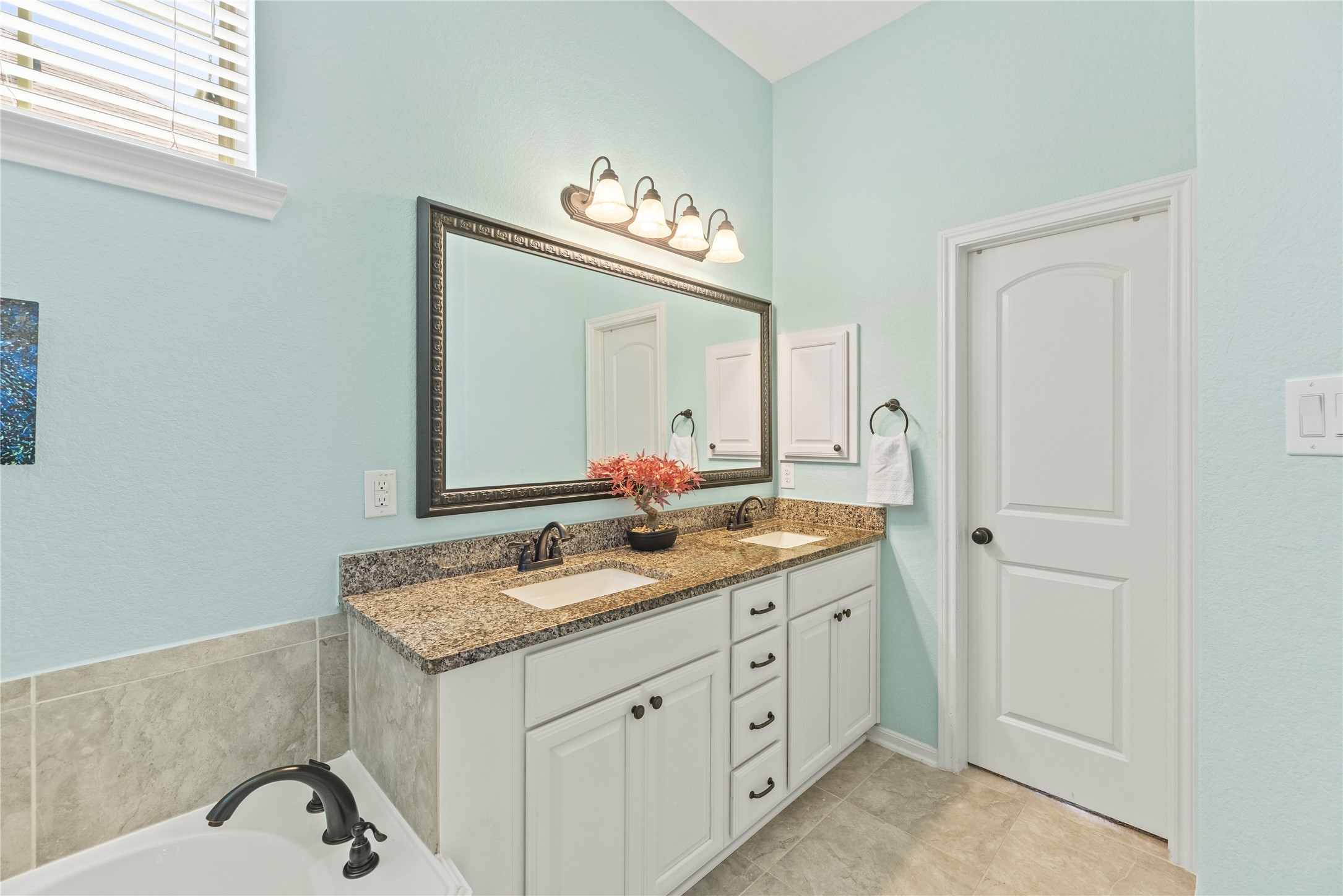 12214 La Strada Street Property Photo 11