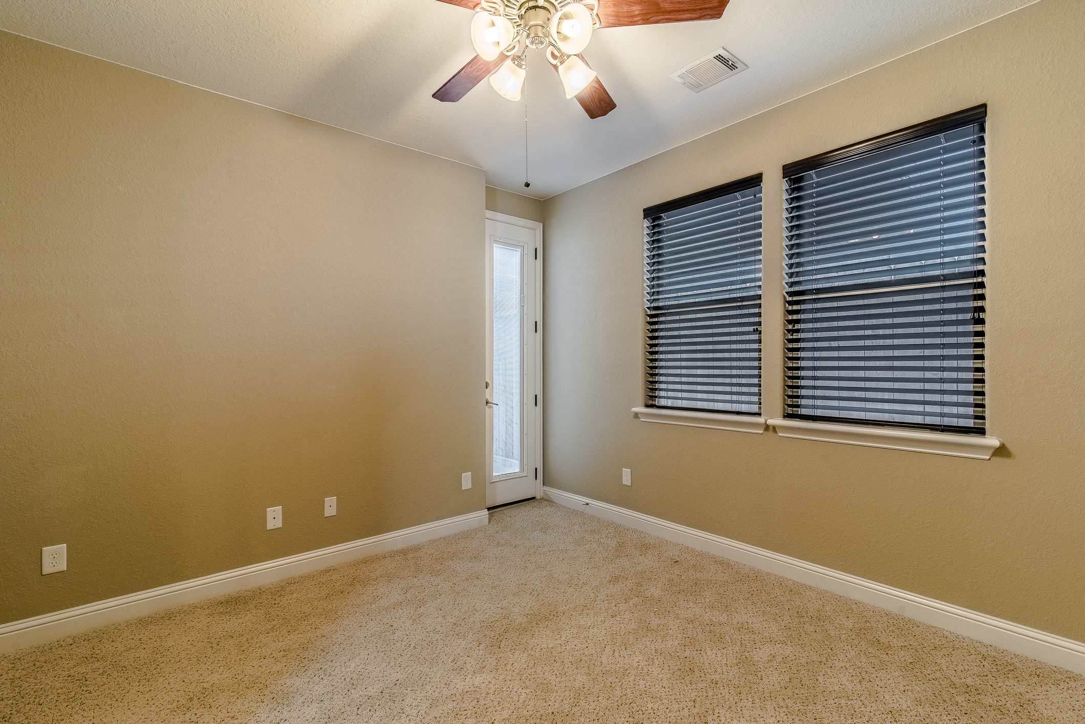 1610 Knox Street A Property Photo 5