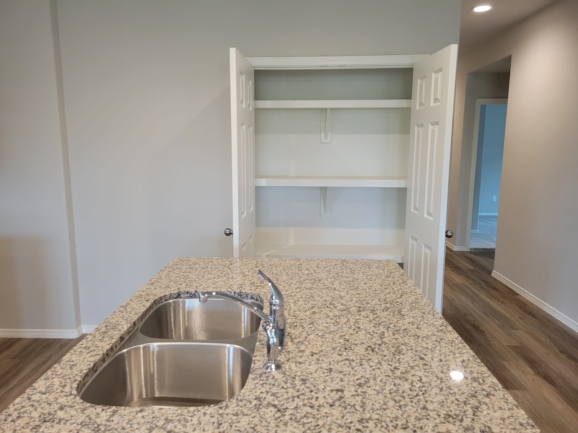 14930 Dane Ct Property Photo 5