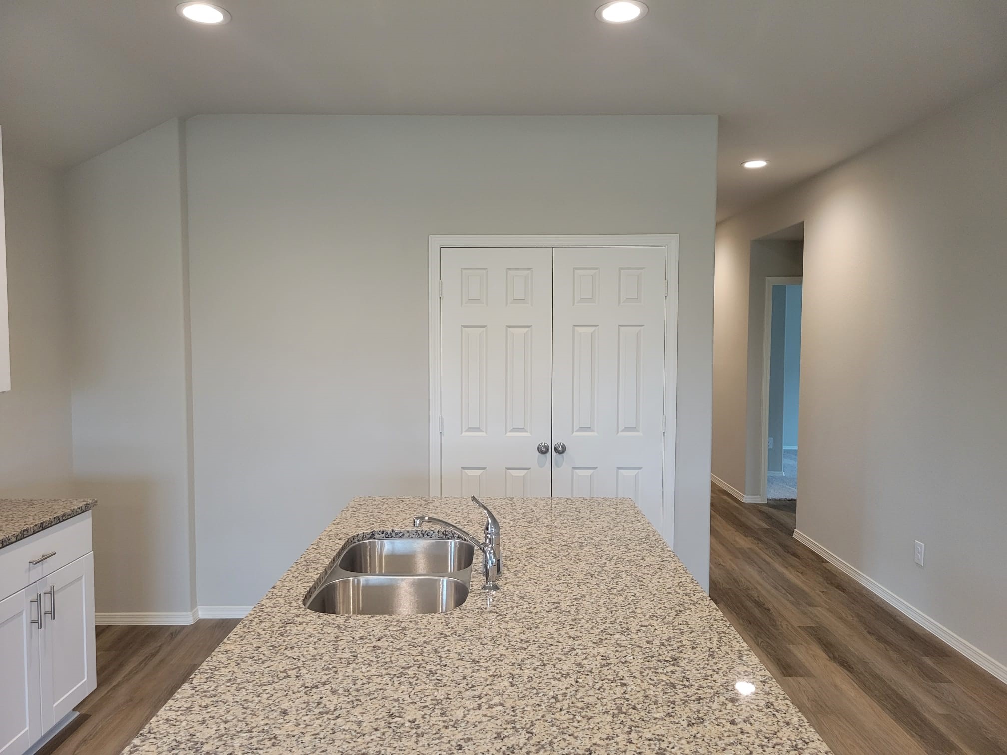 14930 Dane Ct Property Photo 6