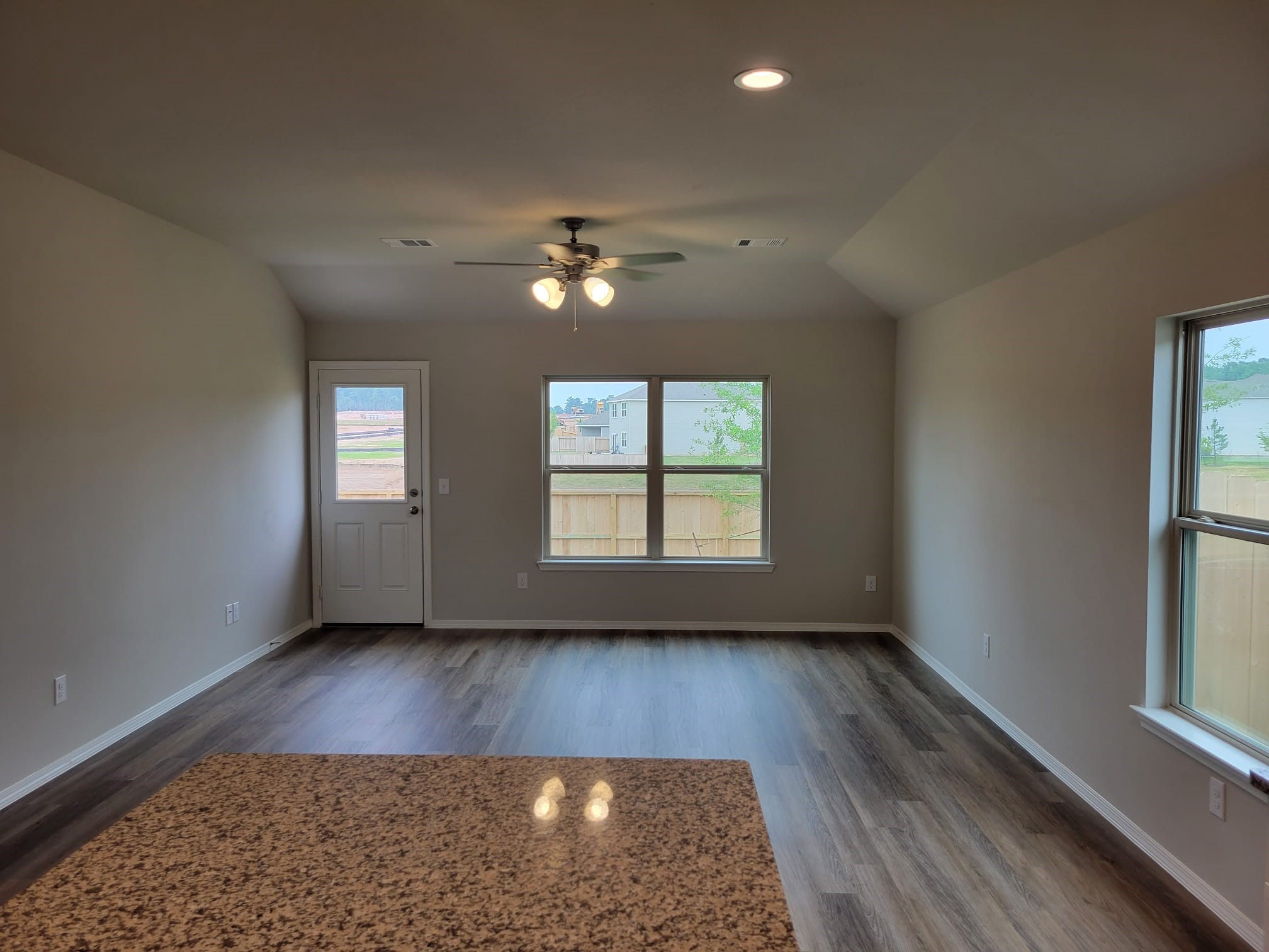 14930 Dane Ct Property Photo 7