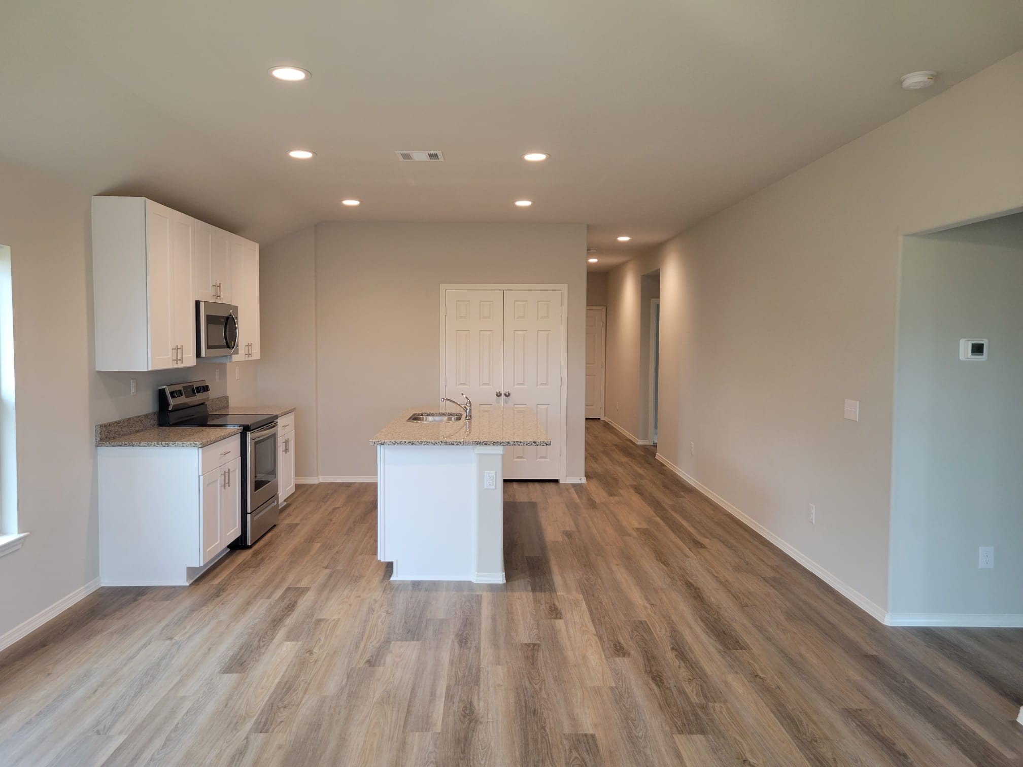 14930 Dane Ct Property Photo 8