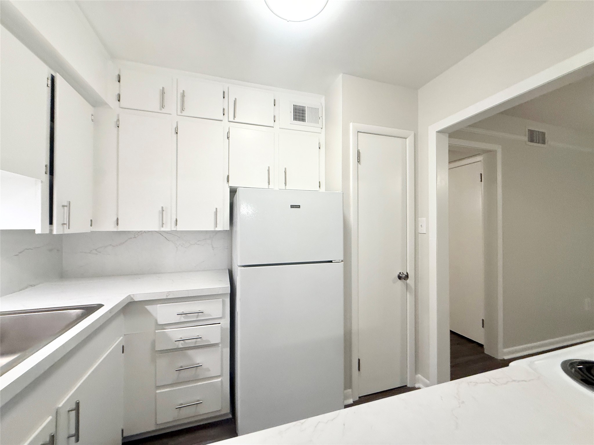 500 Willow Drive C6 Property Photo 10