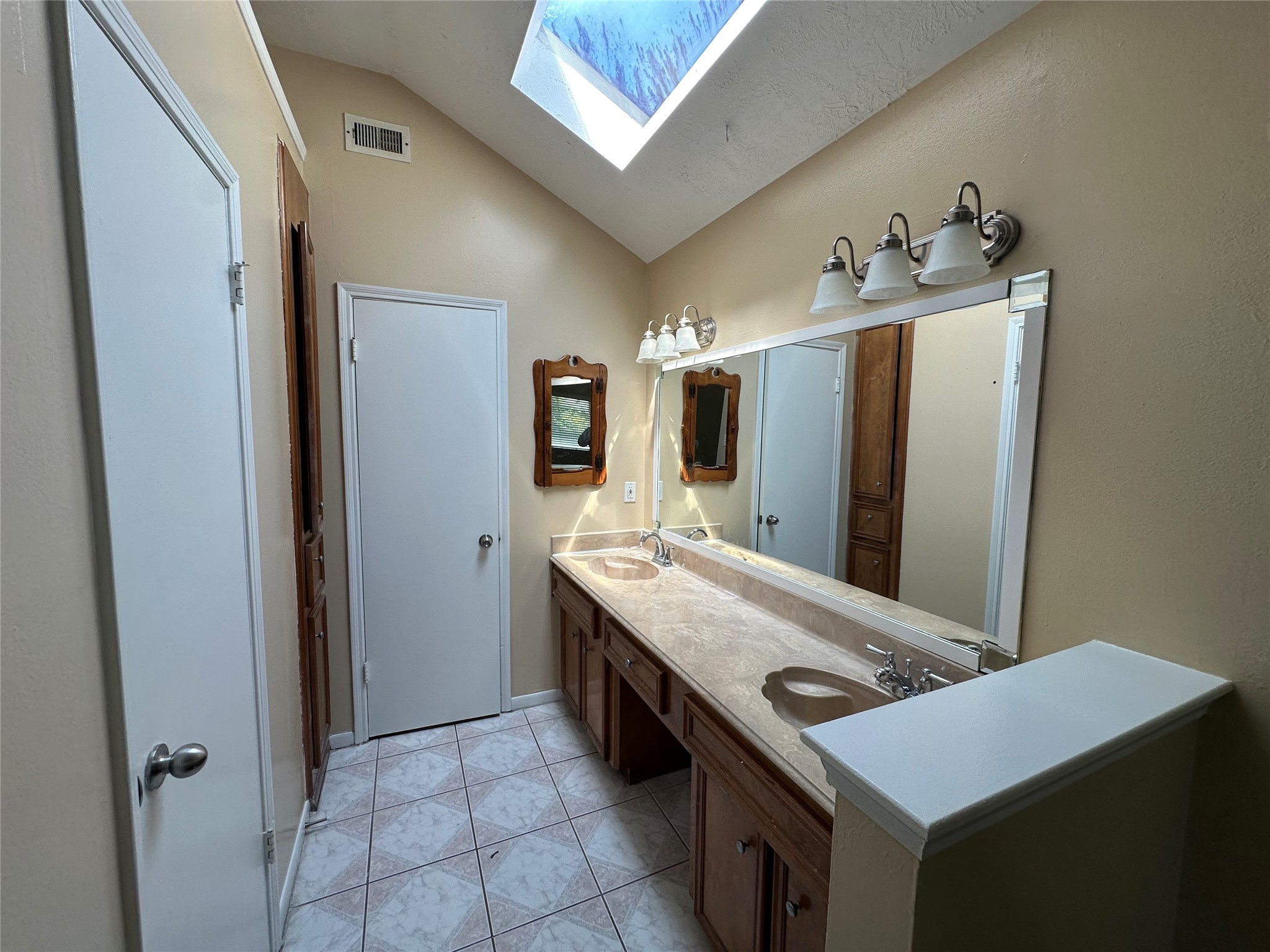 6610 Readsland Lane Property Photo 9