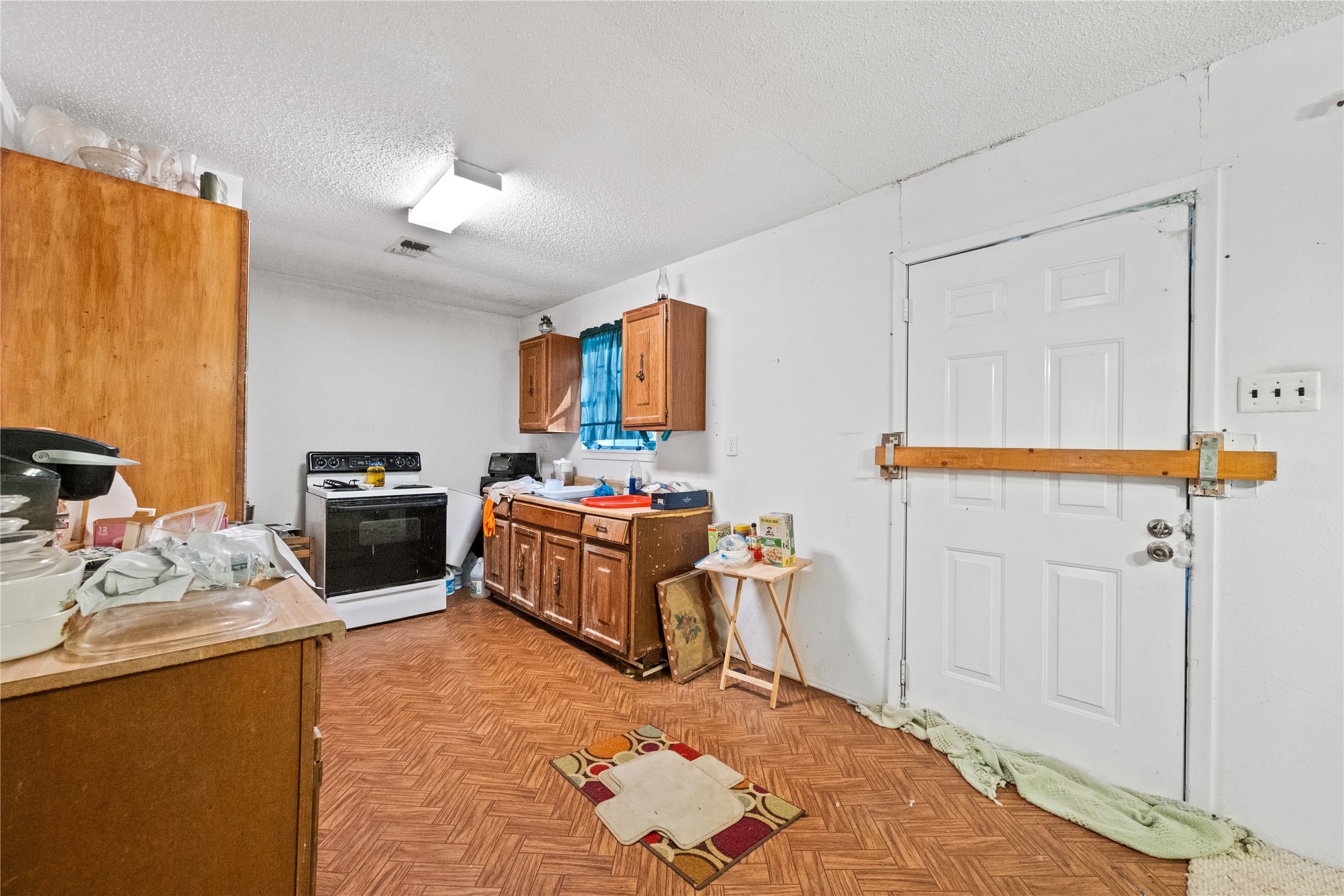 295 Hollywood Street Property Photo 9