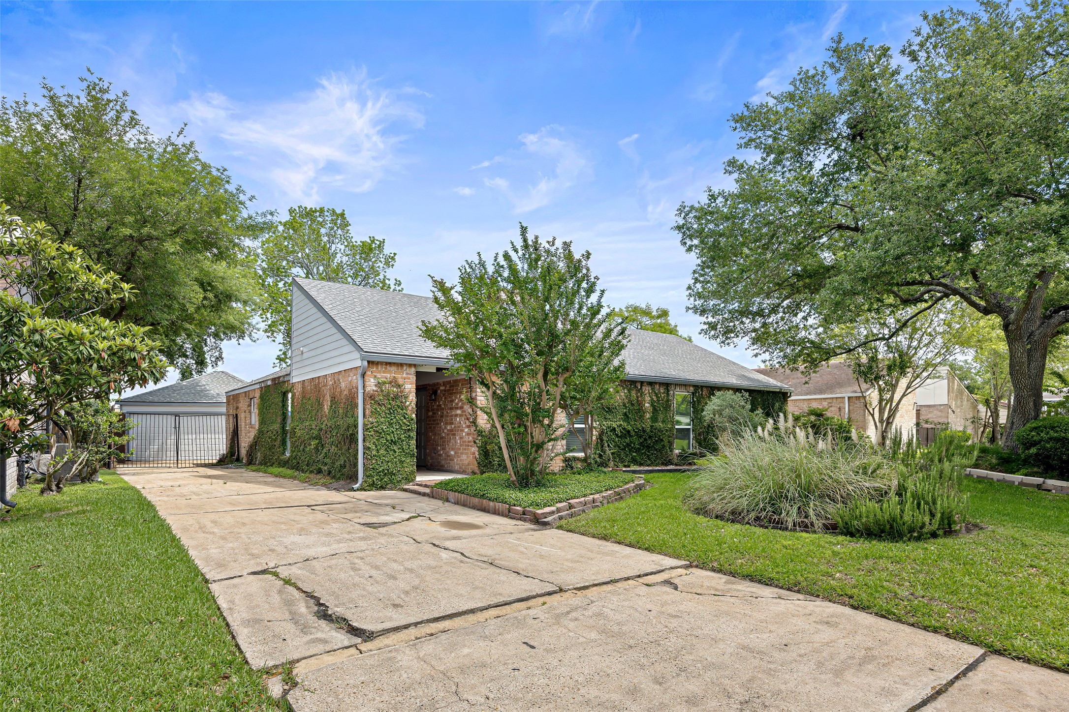 12210 Waldemar Drive Property Photo 2
