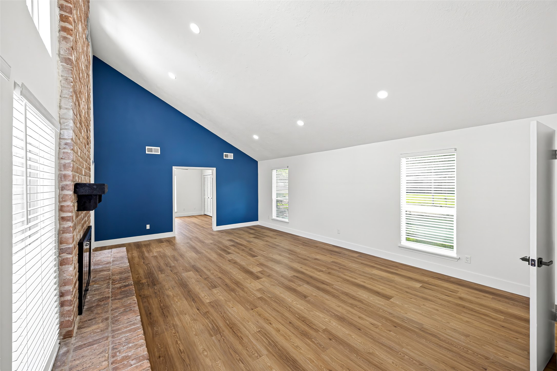 12210 Waldemar Drive Property Photo 6