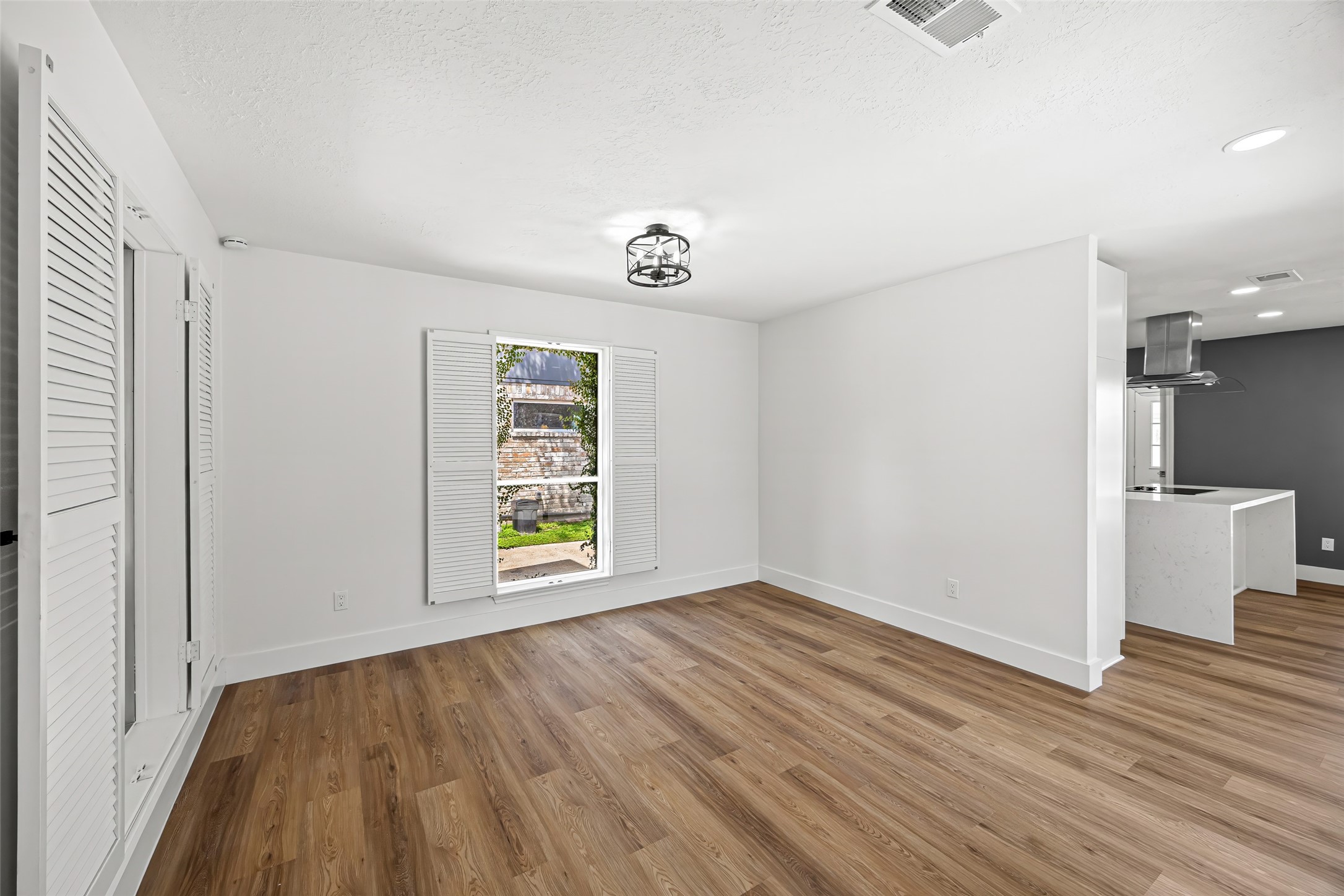 12210 Waldemar Drive Property Photo 9