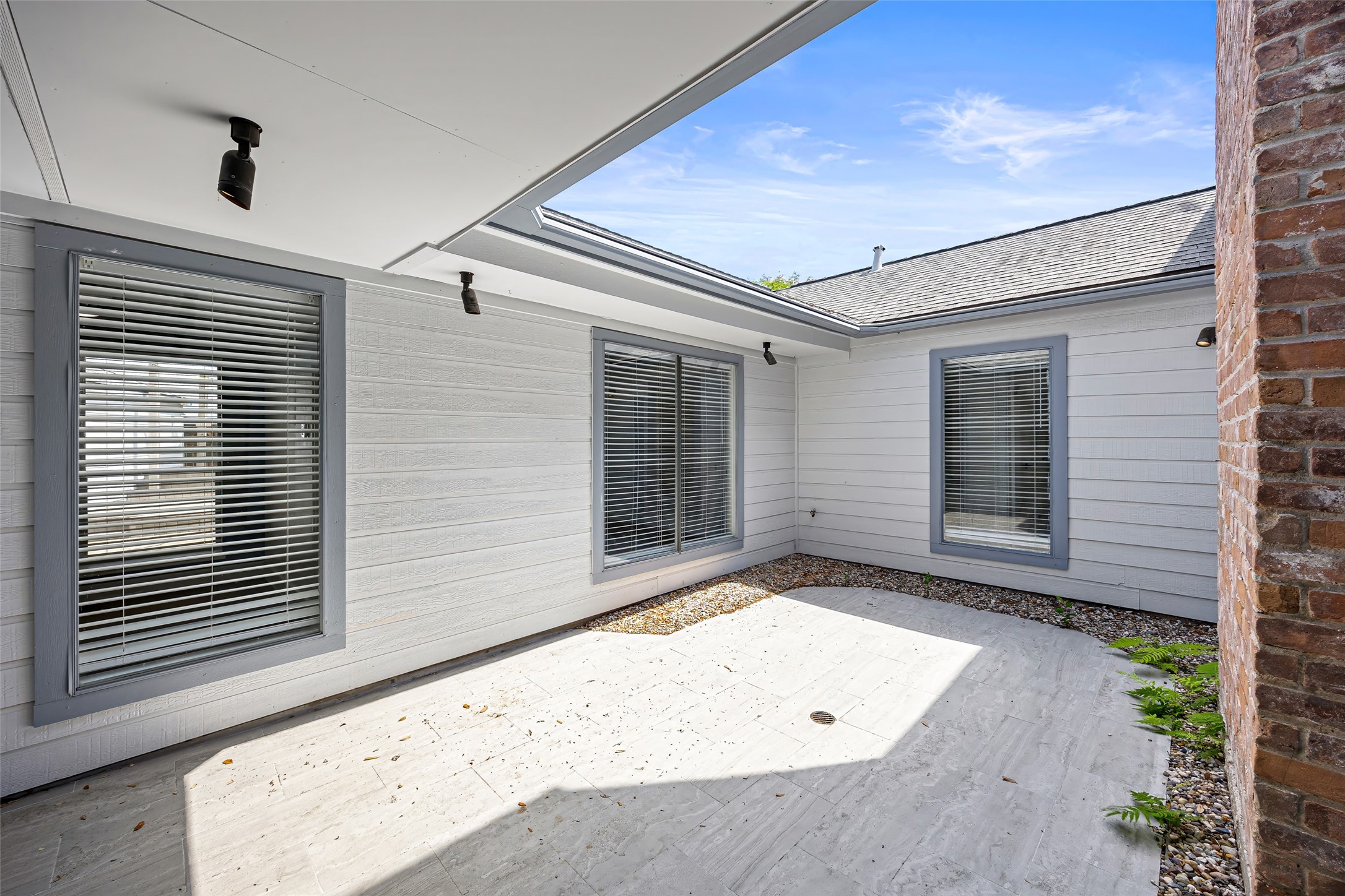 12210 Waldemar Drive Property Photo 16
