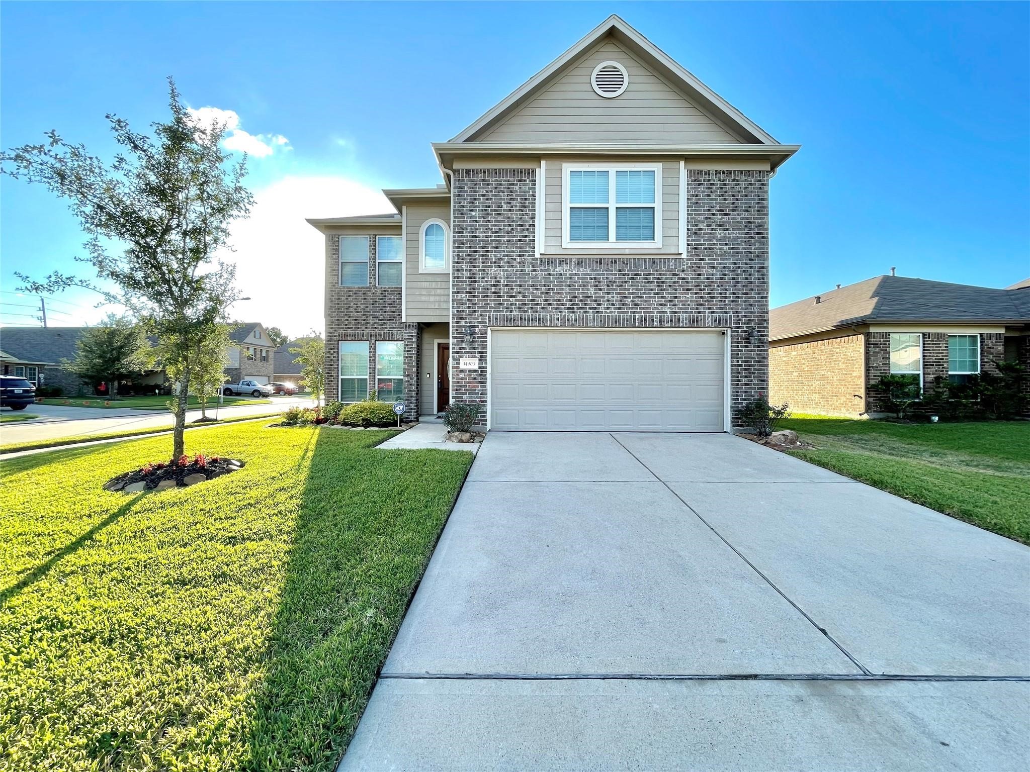 14903 Vinegrove Falls Court Property Photo 1