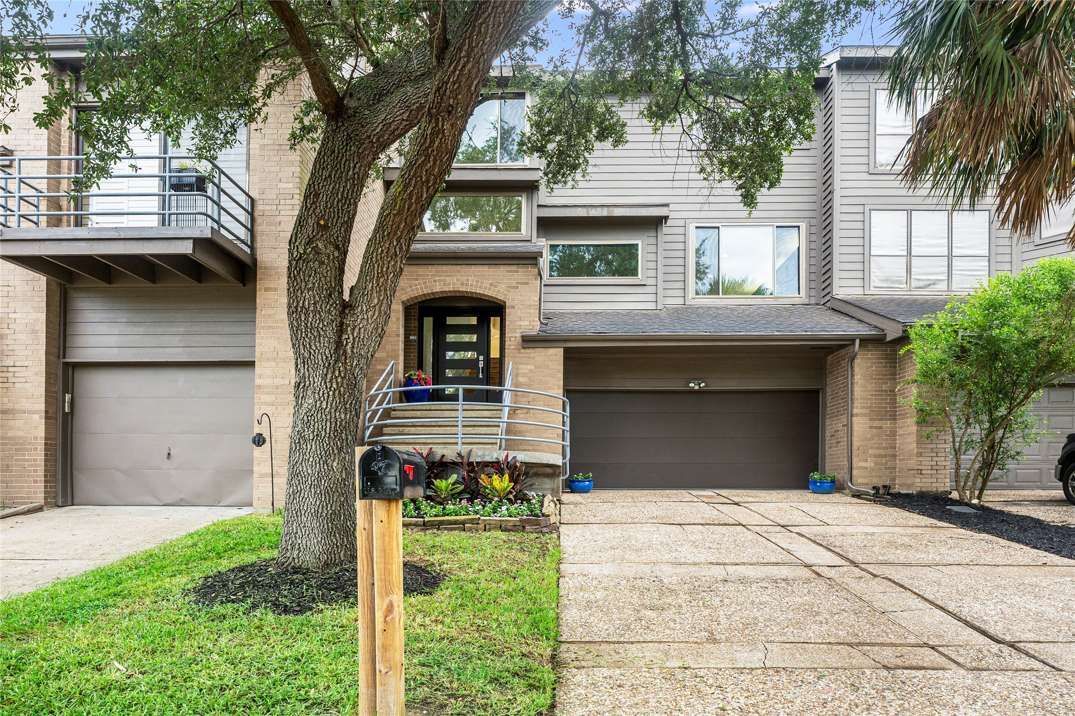 18405 Sandy Cove Property Photo 1