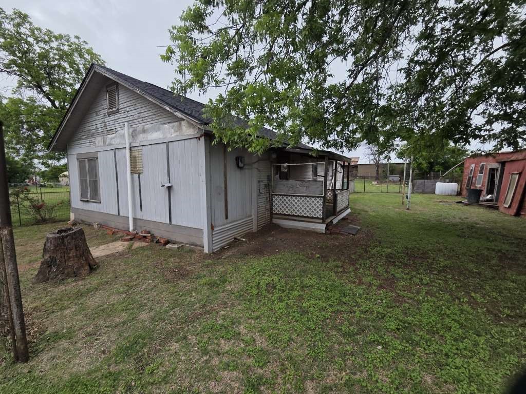 204 E Bryan Avenue Property Photo 1