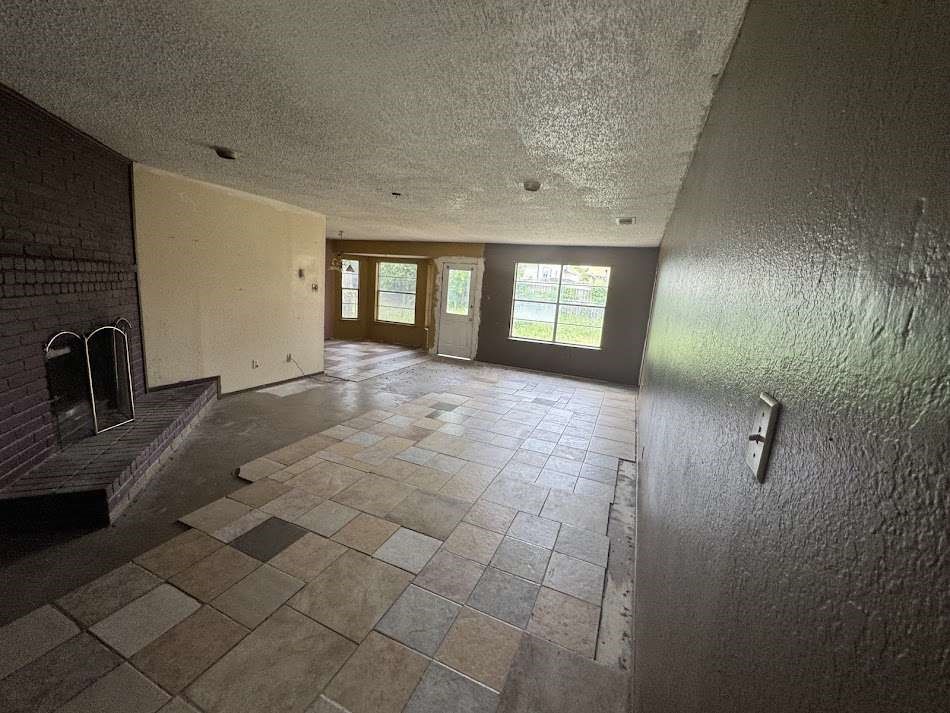 2101 Corona Drive Property Photo 2