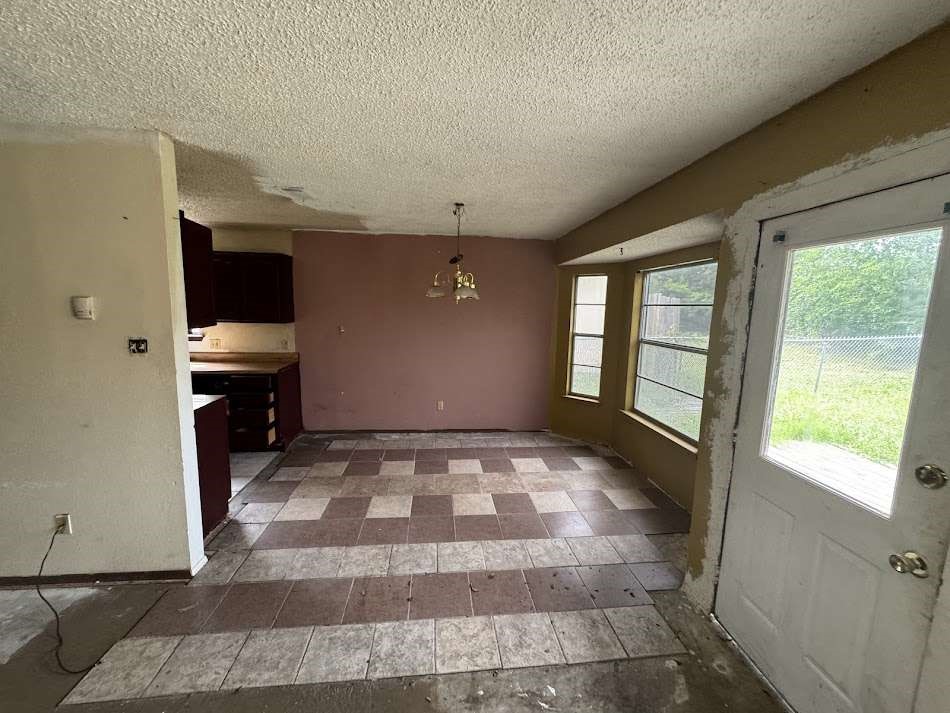 2101 Corona Drive Property Photo 4