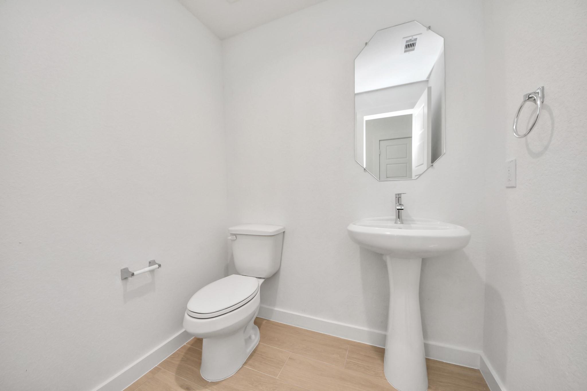 2114 Della Lakes Court Property Photo 5