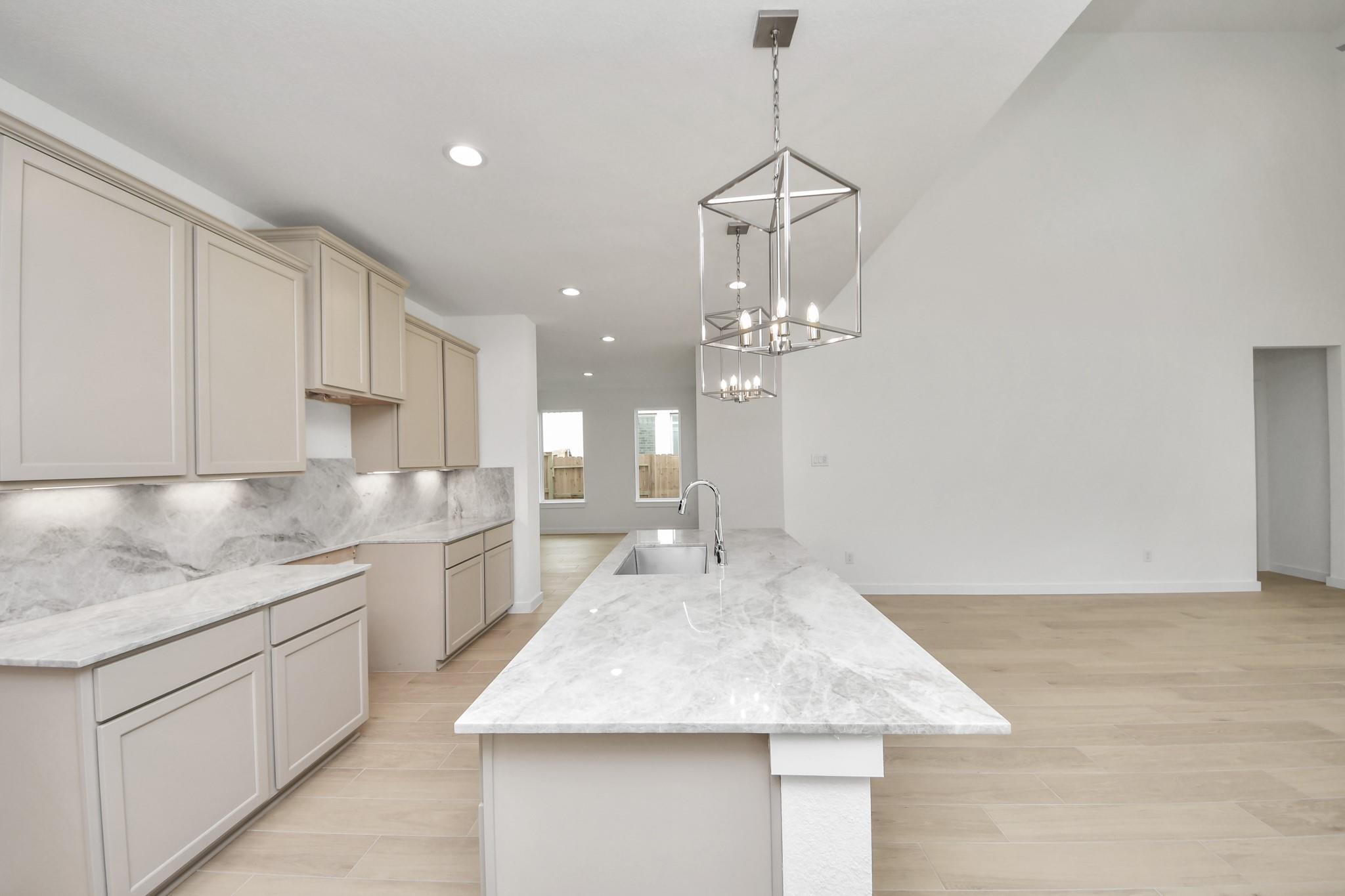 2114 Della Lakes Court Property Photo 12