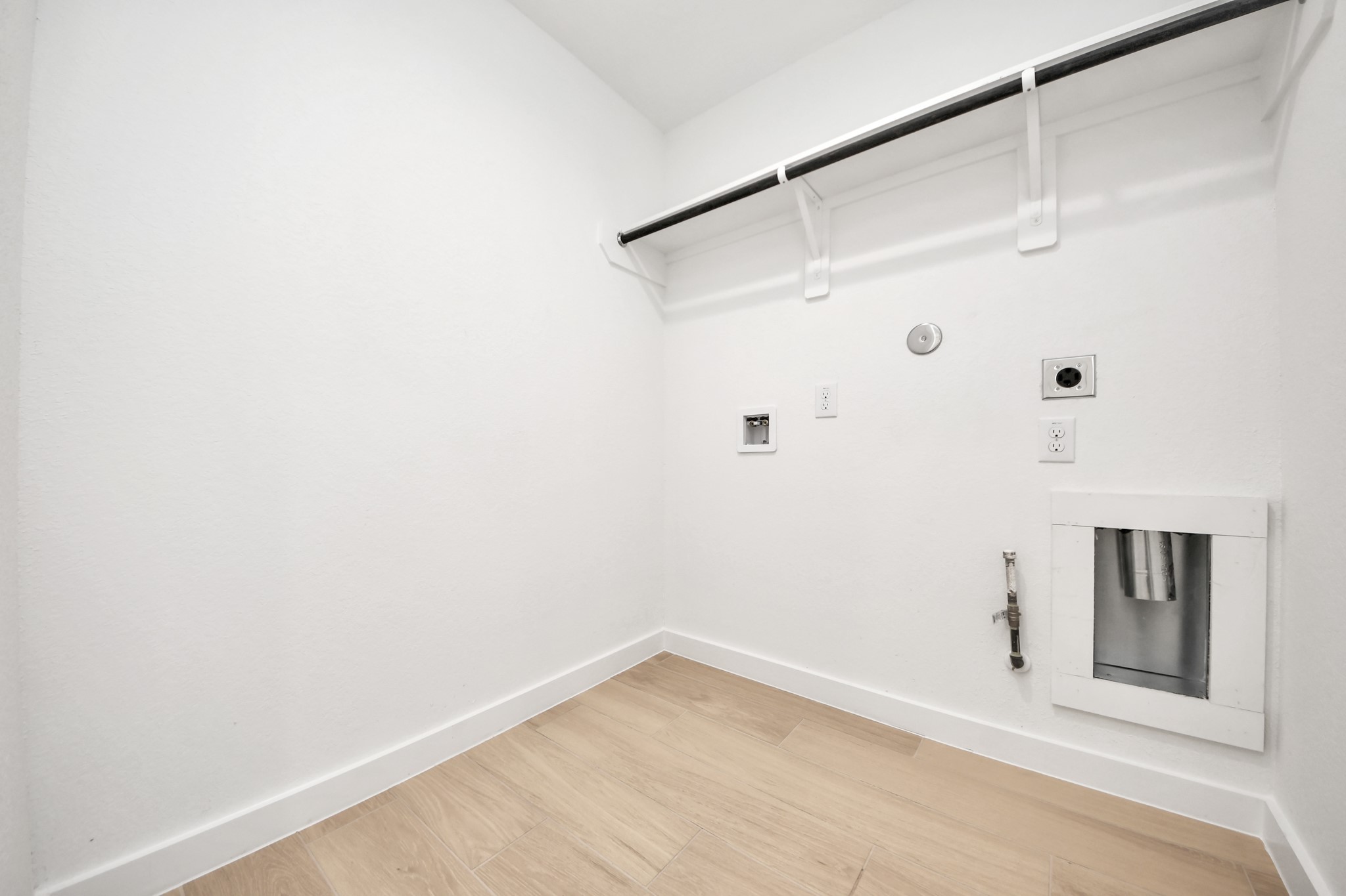 2114 Della Lakes Court Property Photo 31