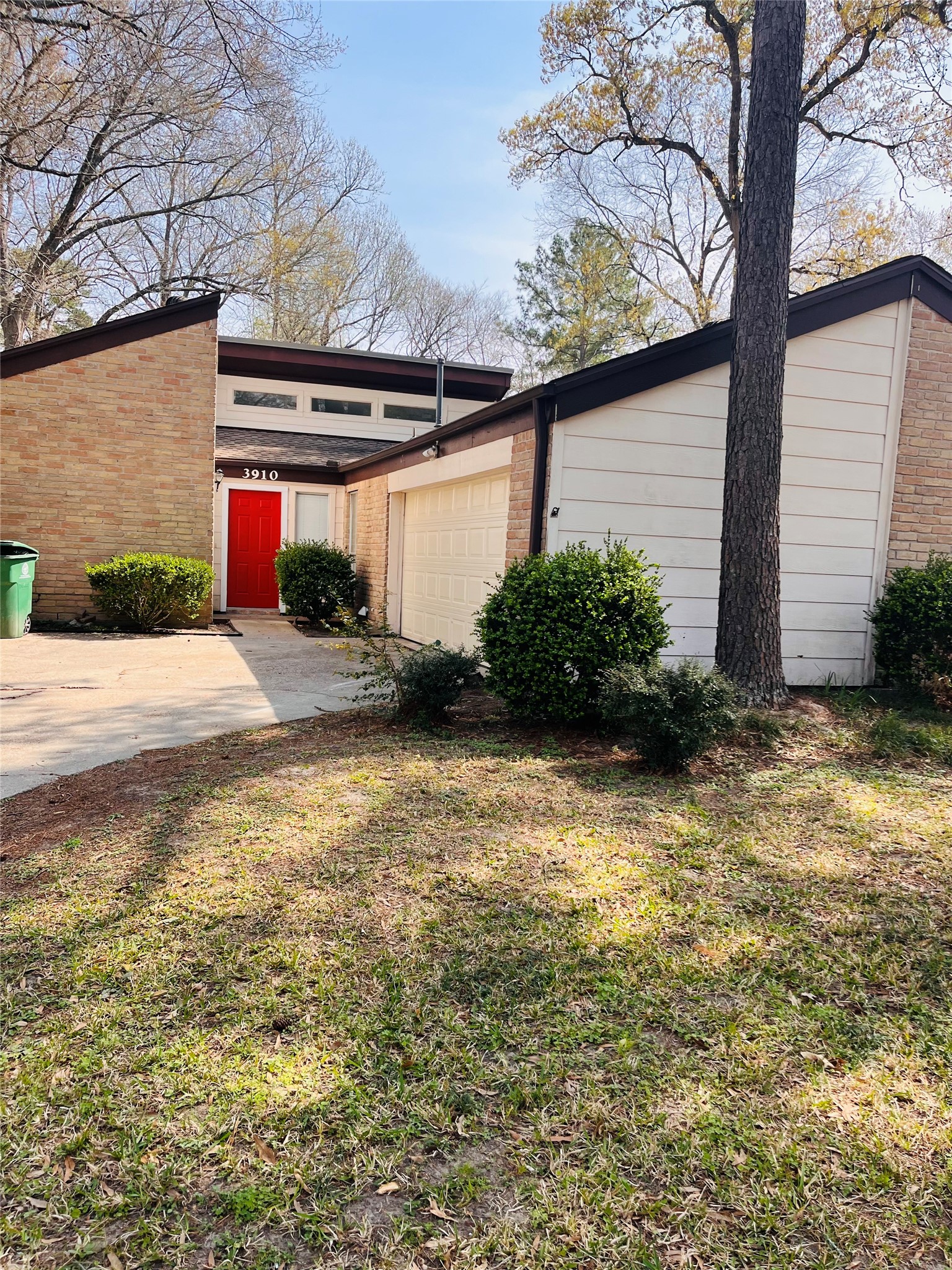 3910 Hidden Glen Drive Property Photo 4