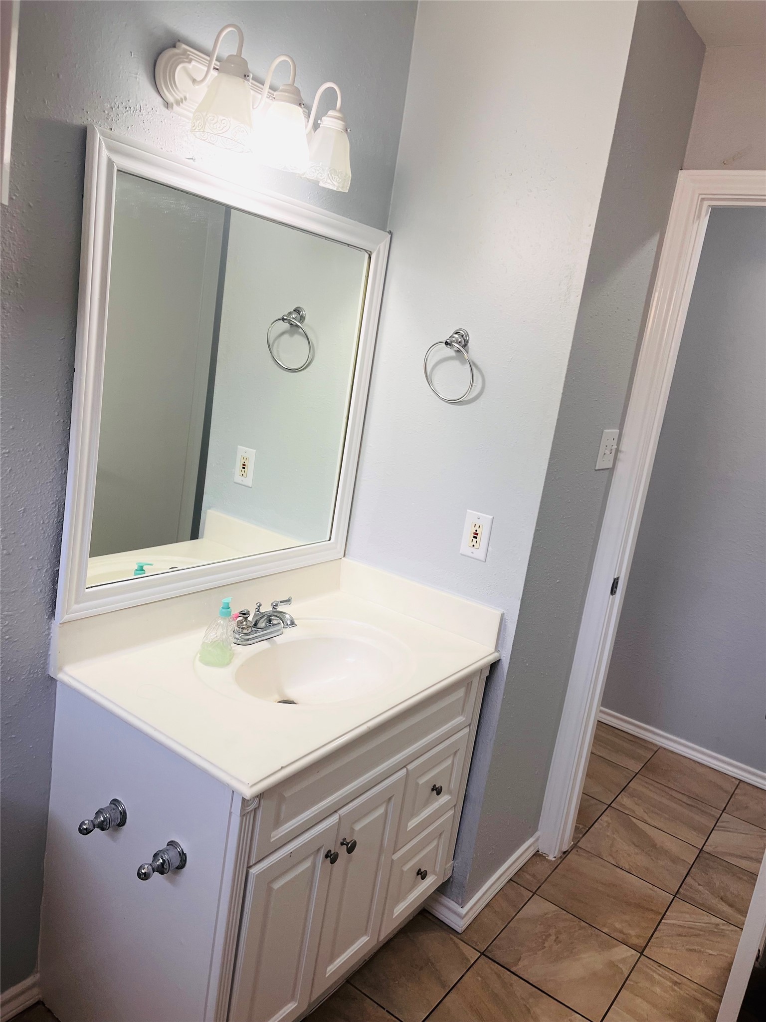 3910 Hidden Glen Drive Property Photo 17