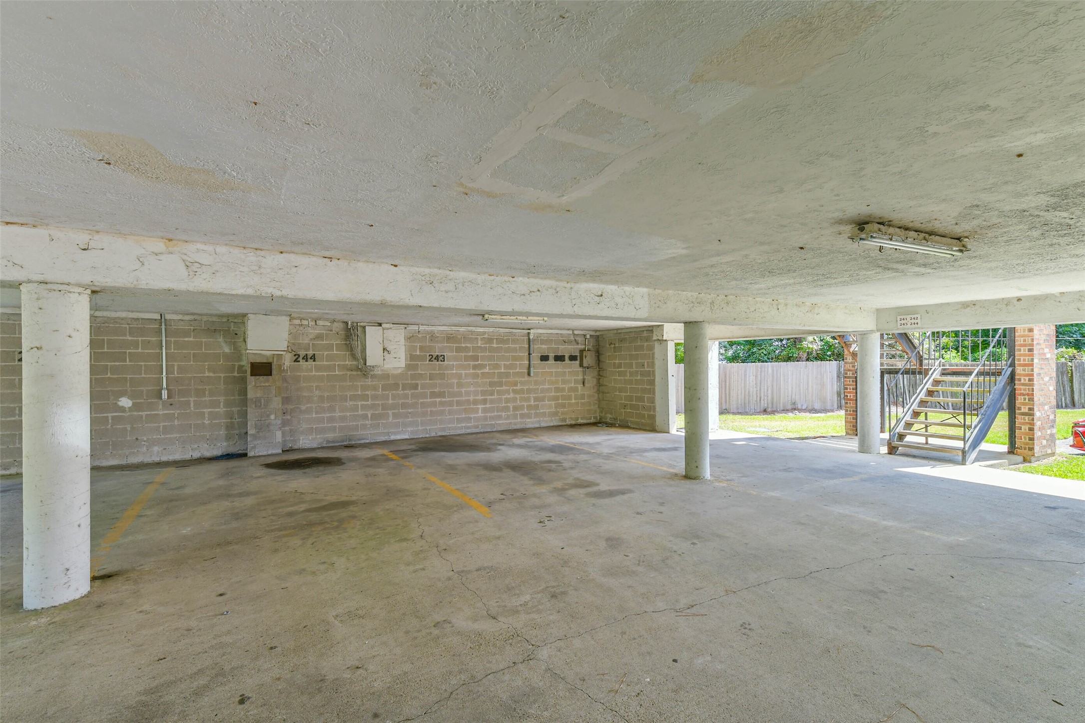 2501 Gulf Freeway 243d Property Photo 4