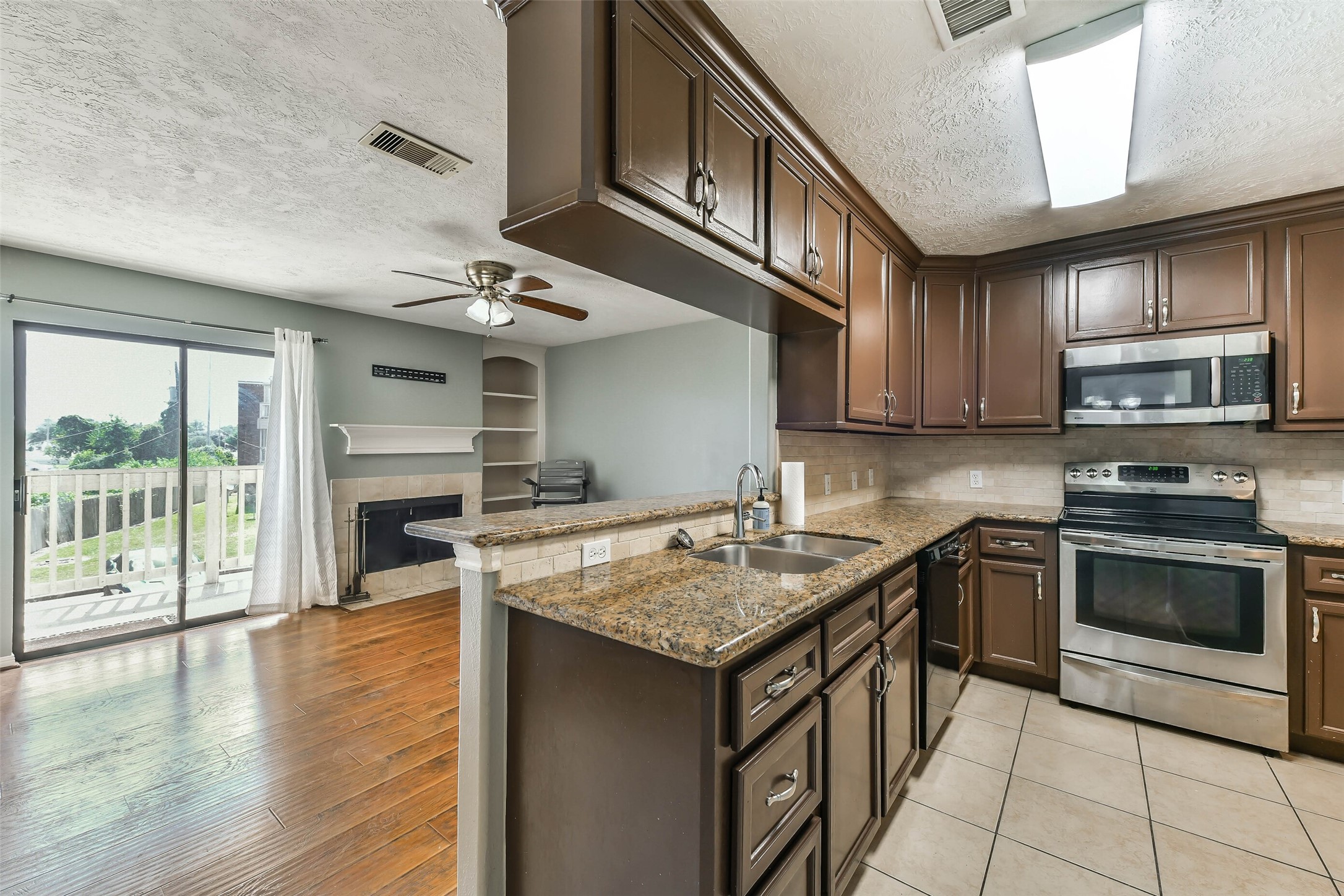 2501 Gulf Freeway 243d Property Photo 12