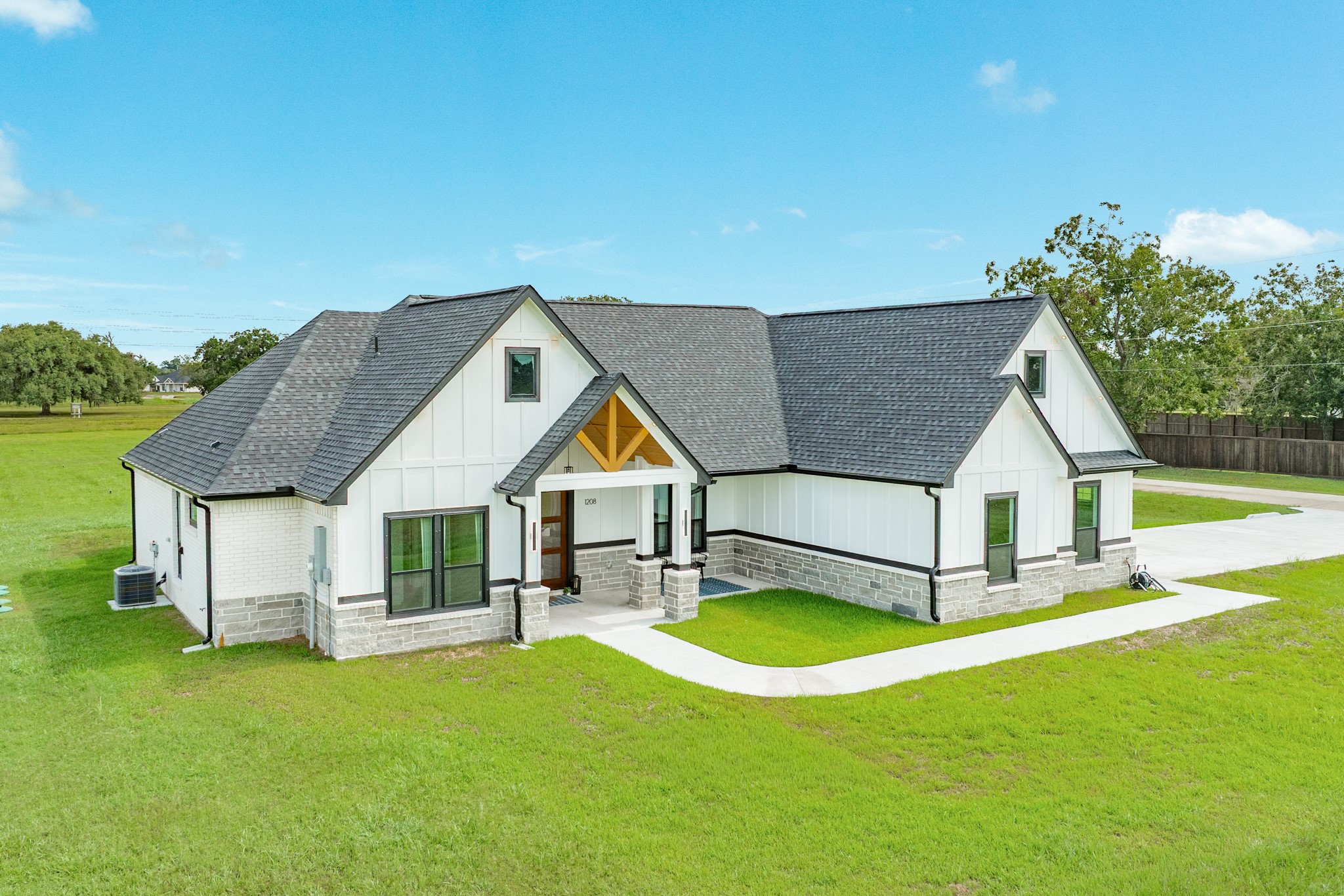 1208 Quarter Horse Trail Property Photo 2