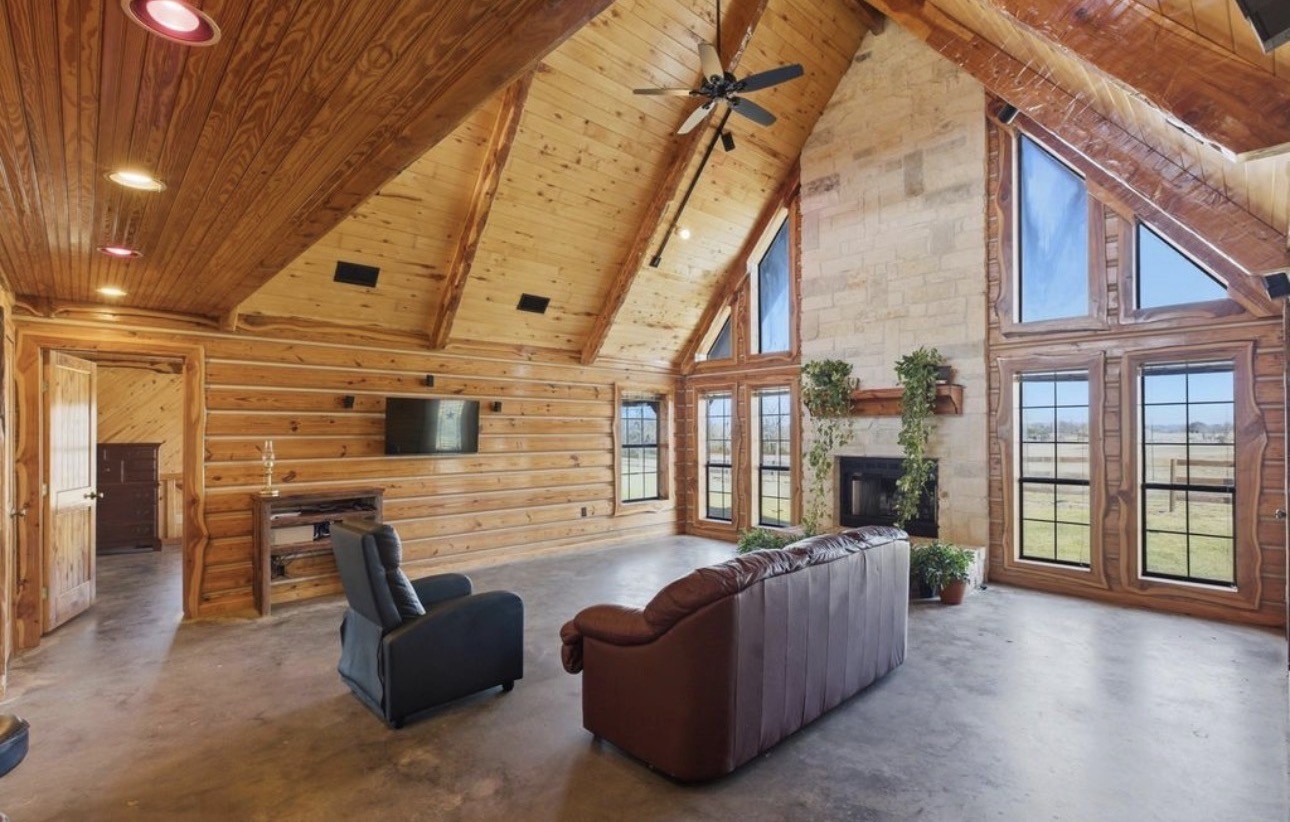 27185 Muckelroy Road Property Photo 2