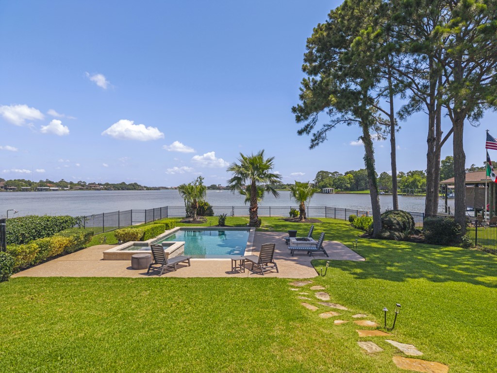 217 Lakeshore Circle Property Photo