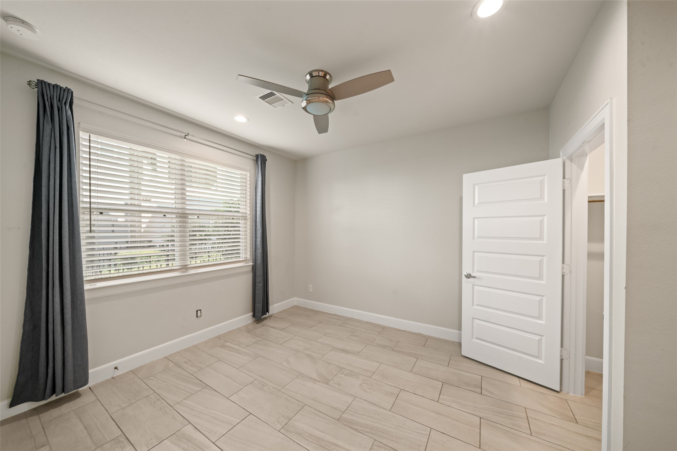 2779 Clinton Drive Property Photo 5