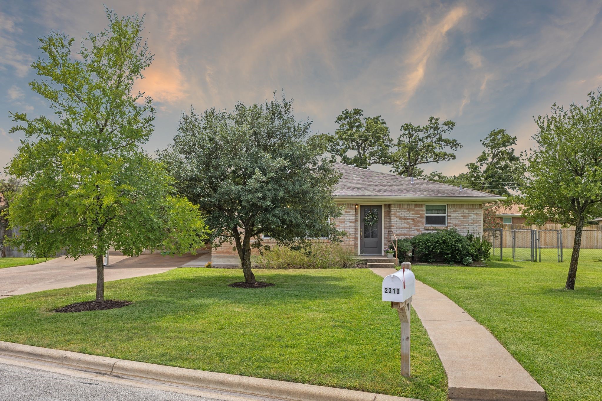 2310 Morningside Drive Property Photo 1